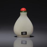 A Chinese White Jade Snuff Bottle, 18th/19th Century 清中期 白玉素面鼻烟壺