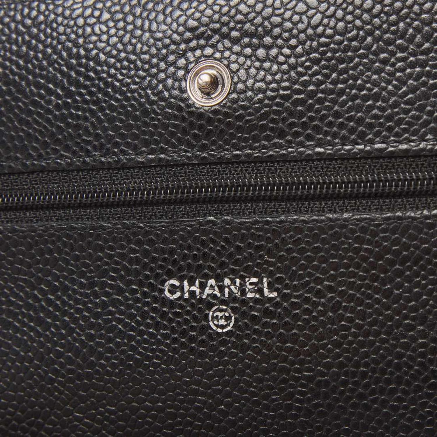 A Chanel Black Quilted Crossbody Purse Chanel