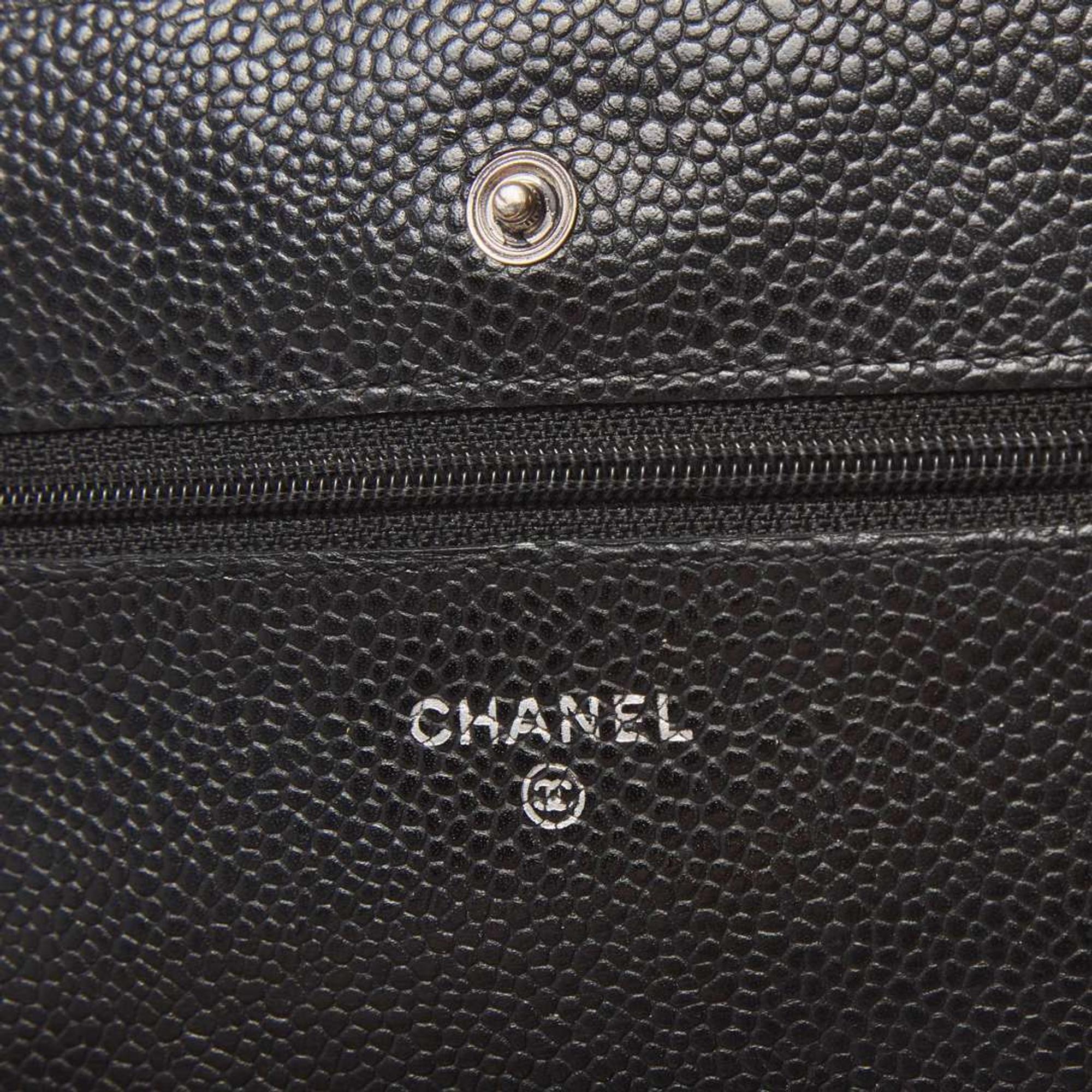 A Chanel Black Quilted Crossbody Purse Chanel