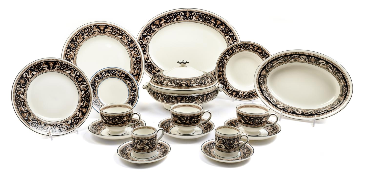 A Wedgwood Porcelain Dinner Service Width of largest platter 15 1/2 inches. — 20TH CENTURY