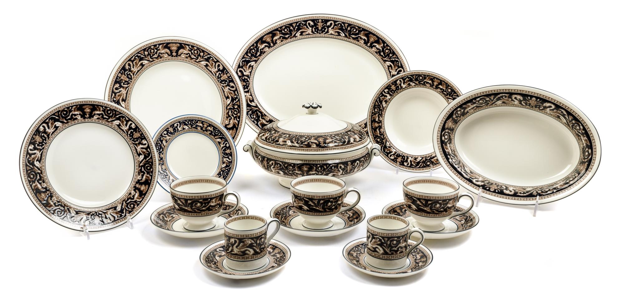 A Wedgwood Porcelain Dinner Service Width of largest platter 15 1/2 inches. — 20TH CENTURY