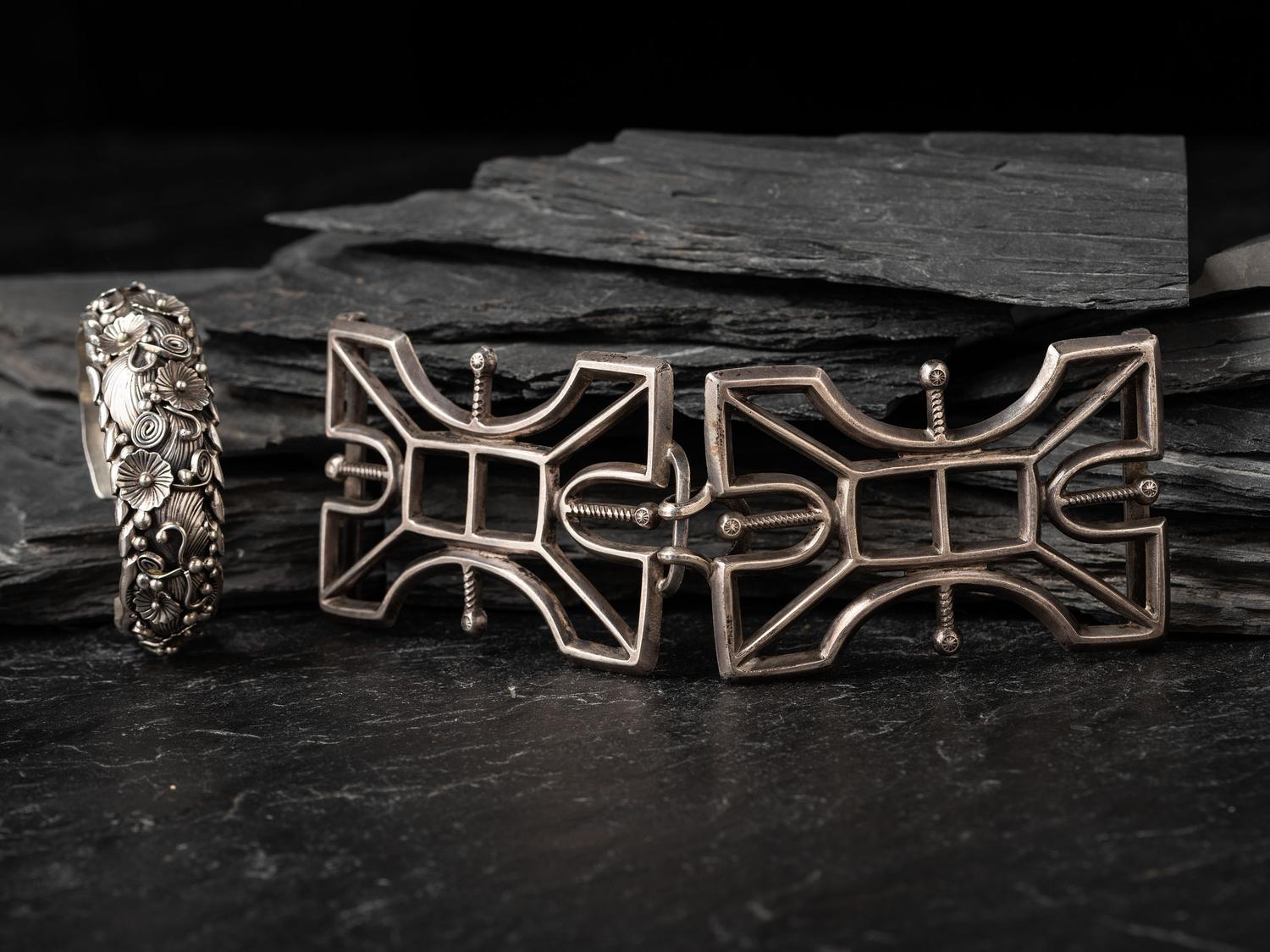 Navajo Sandcast Hinged Belt Buckle, PLUS