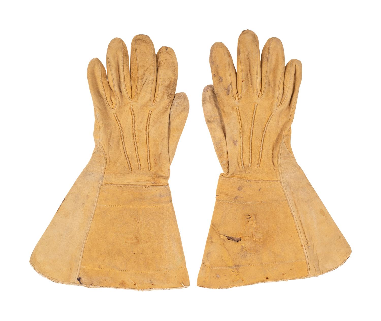 [CIVIL WAR]. A pair of soldier's gauntlets.