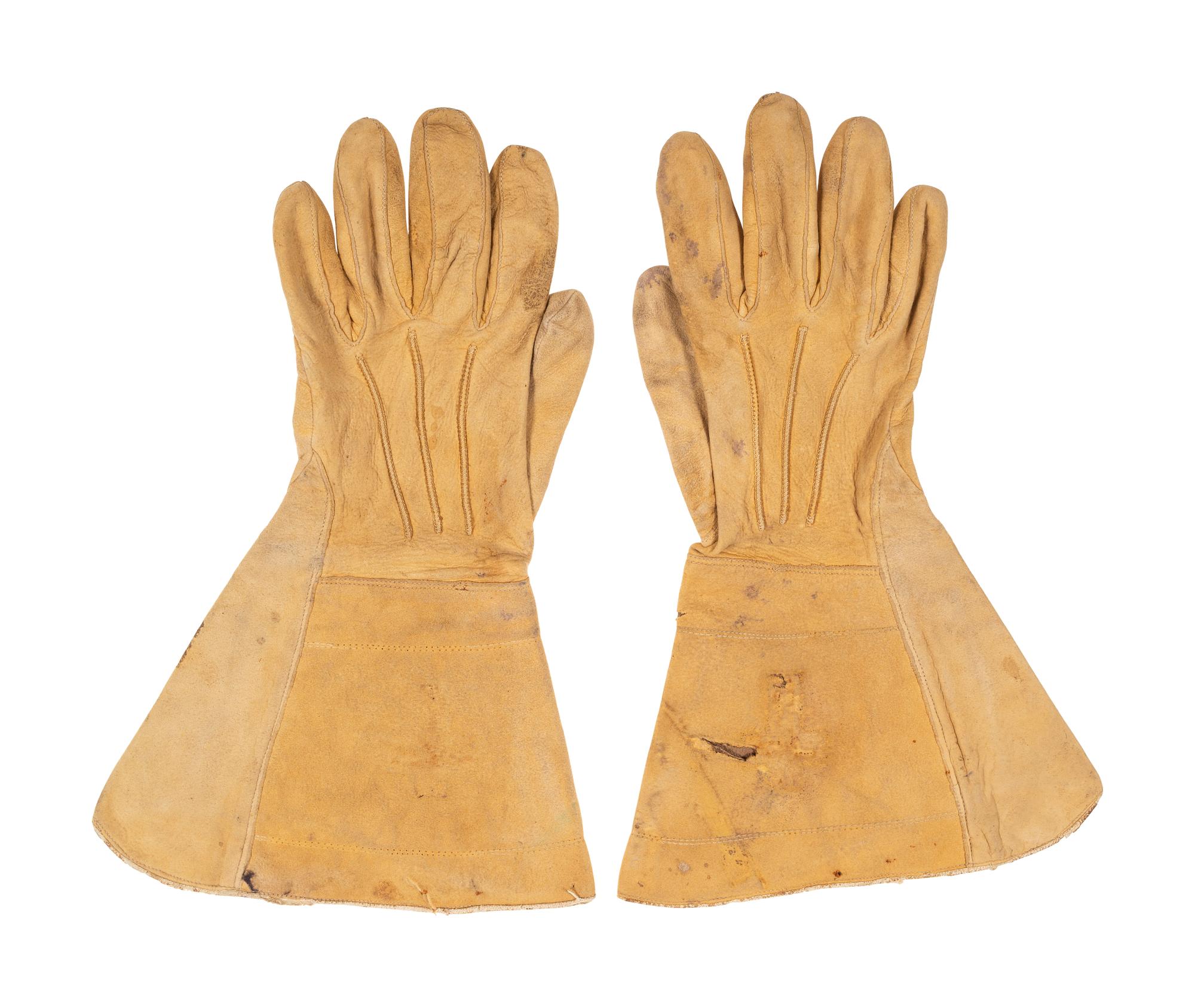 [CIVIL WAR]. A pair of soldier's gauntlets.