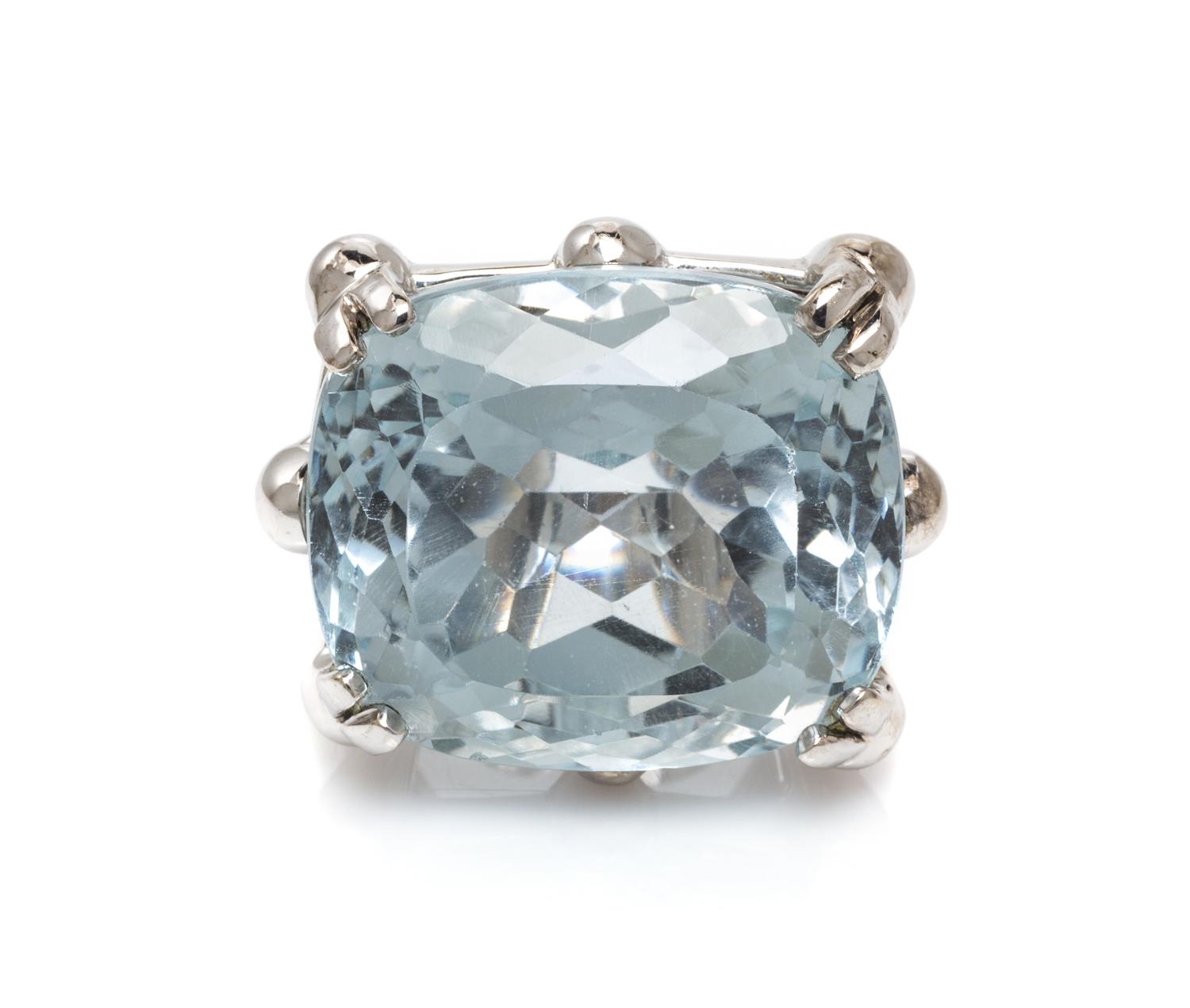 An 18 Karat White Gold and Aquamarine Ring, 28.20 dwts.