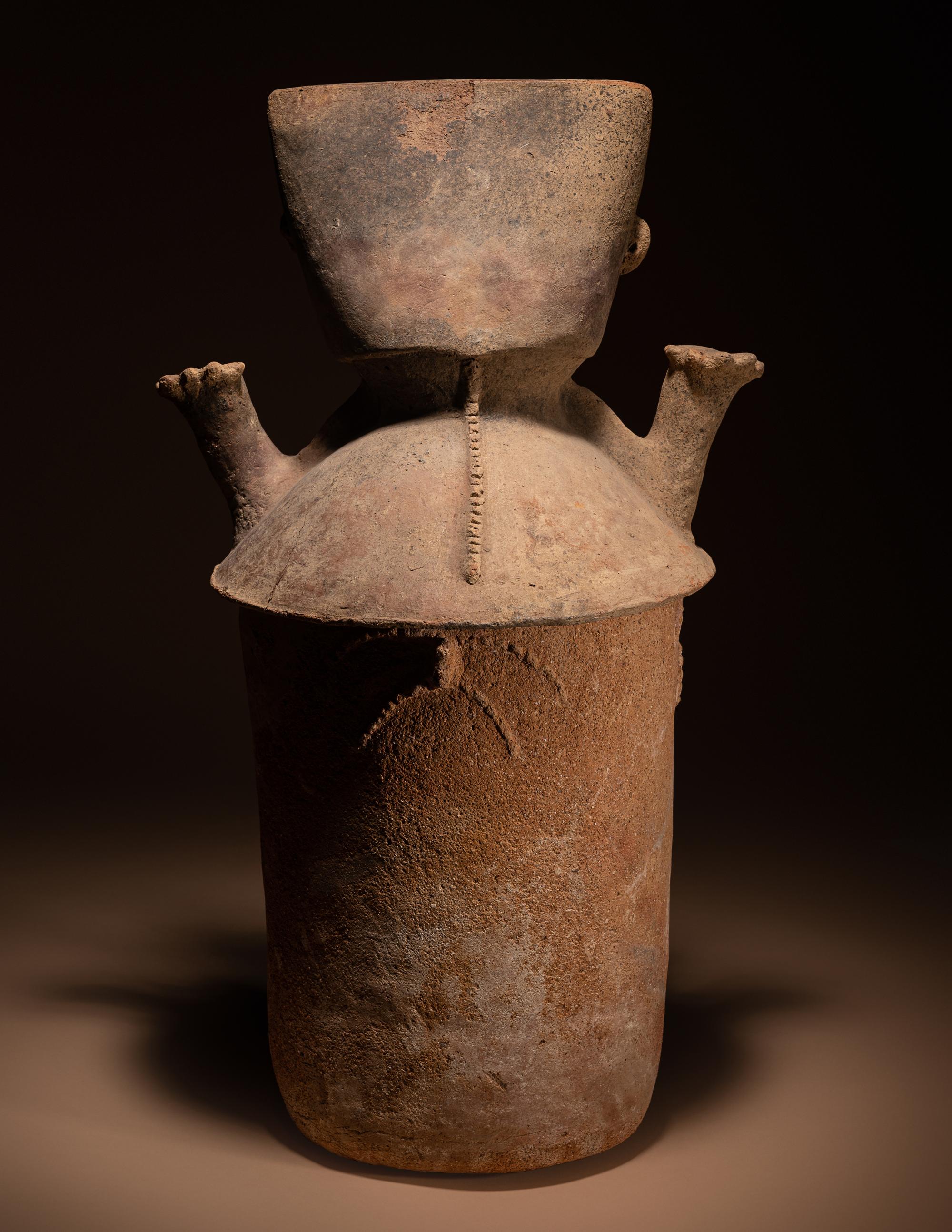 A Tamalameque Two-Piece Urn