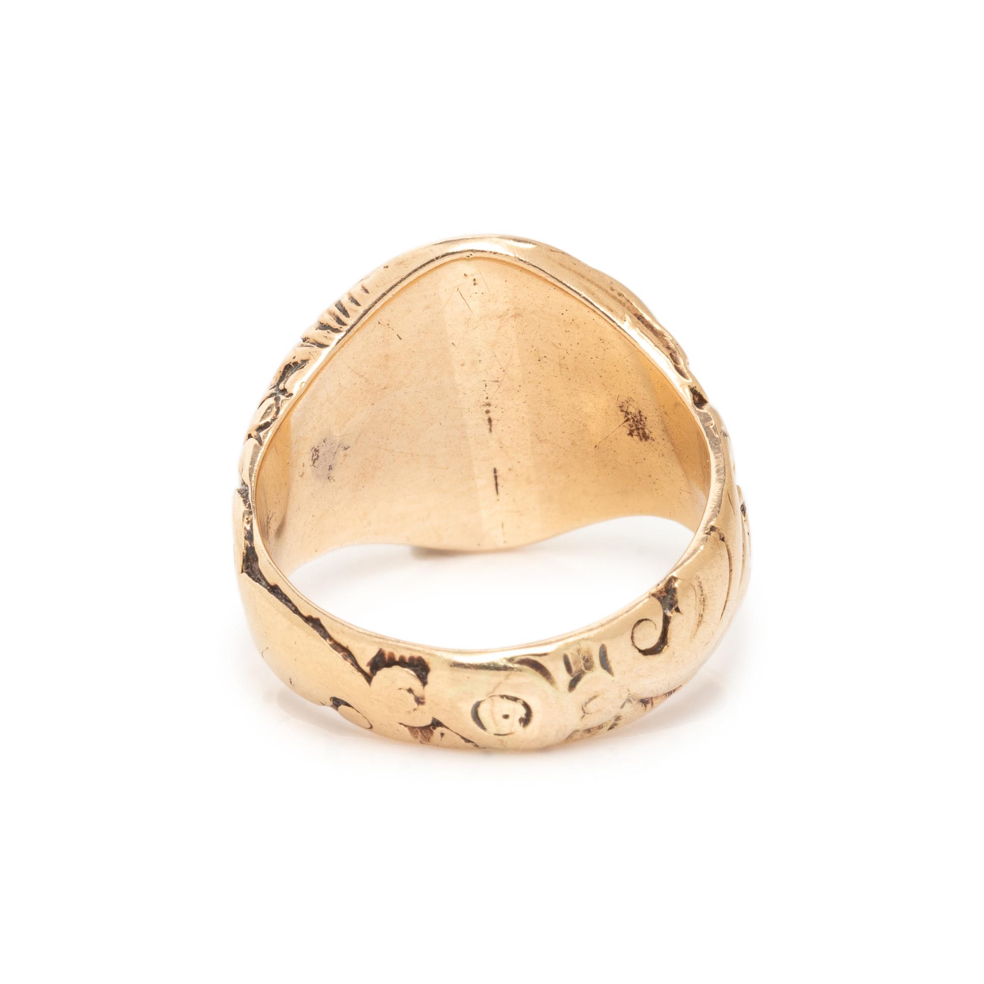 YELLOW GOLD SIGNET RING