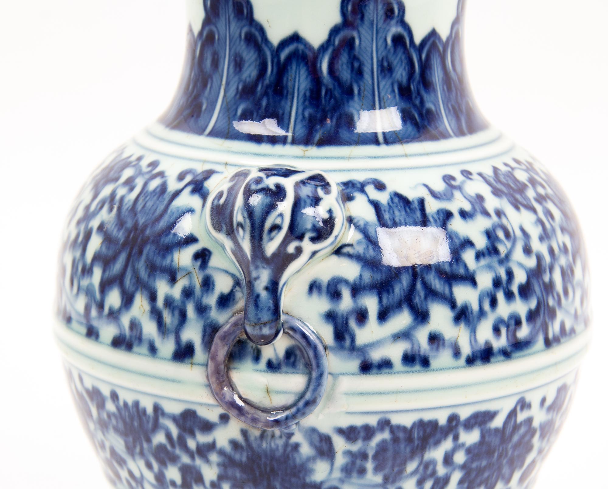 A Chinese Blue and White Porcelain Zun Vase