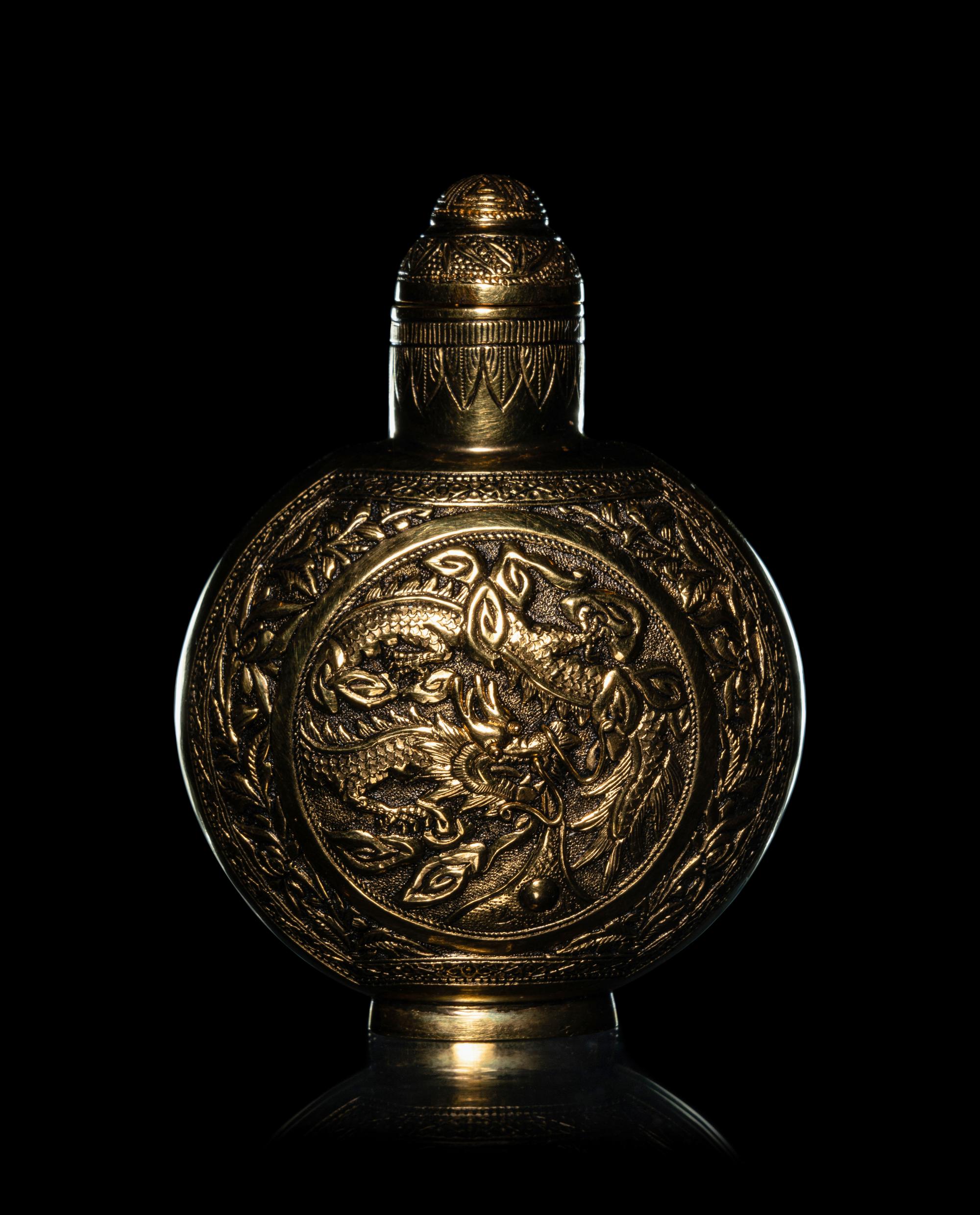 A 22K Yellow Gold Snuff Bottle