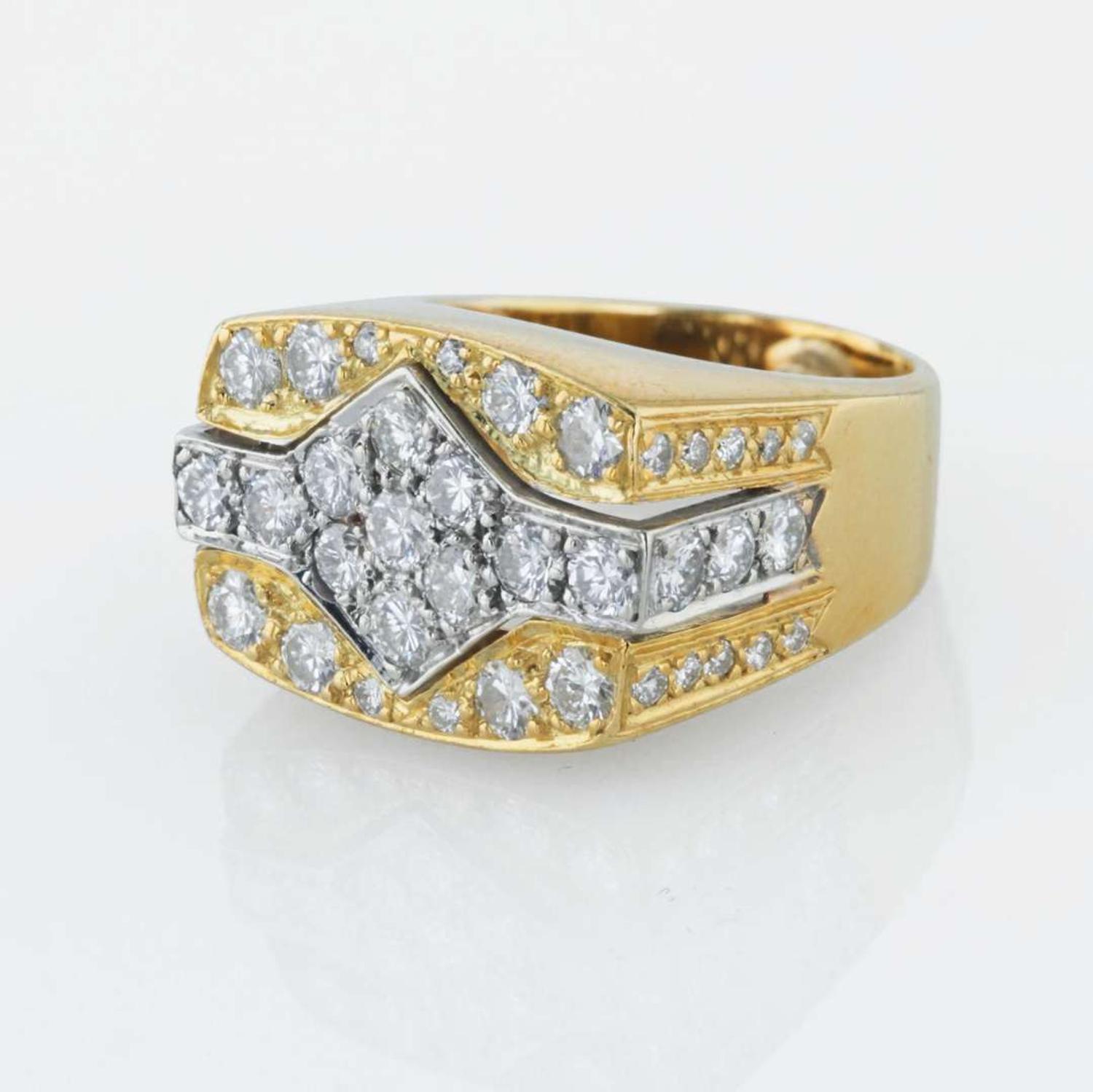 An 18K bicolor gold and diamond ring