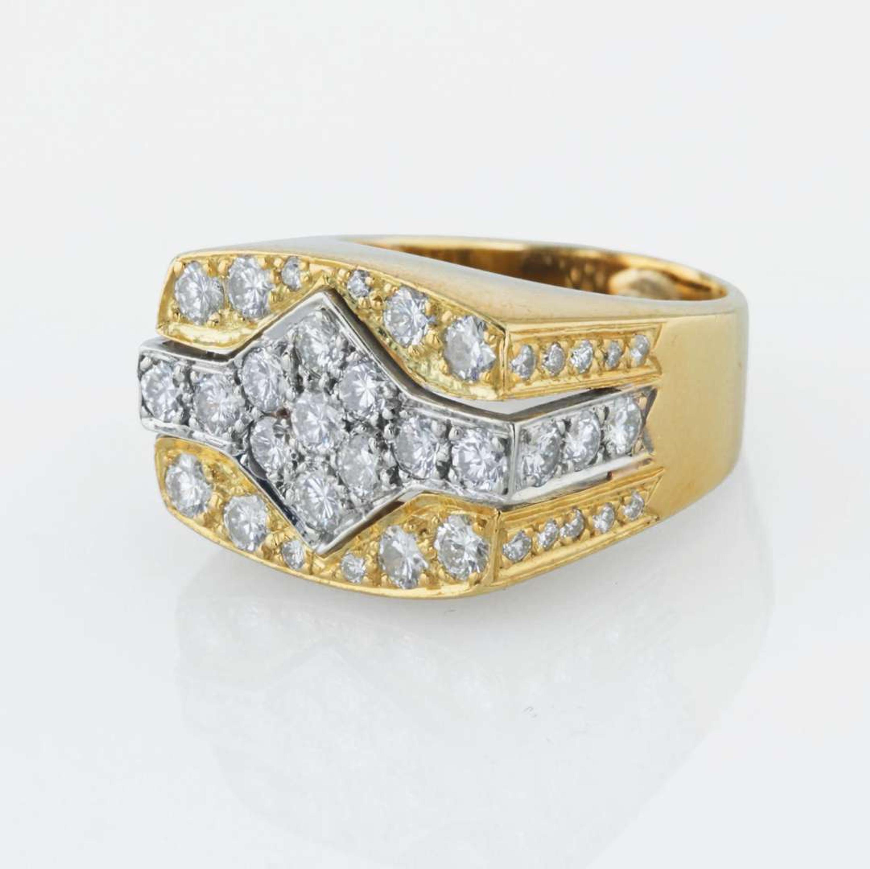 An 18K bicolor gold and diamond ring