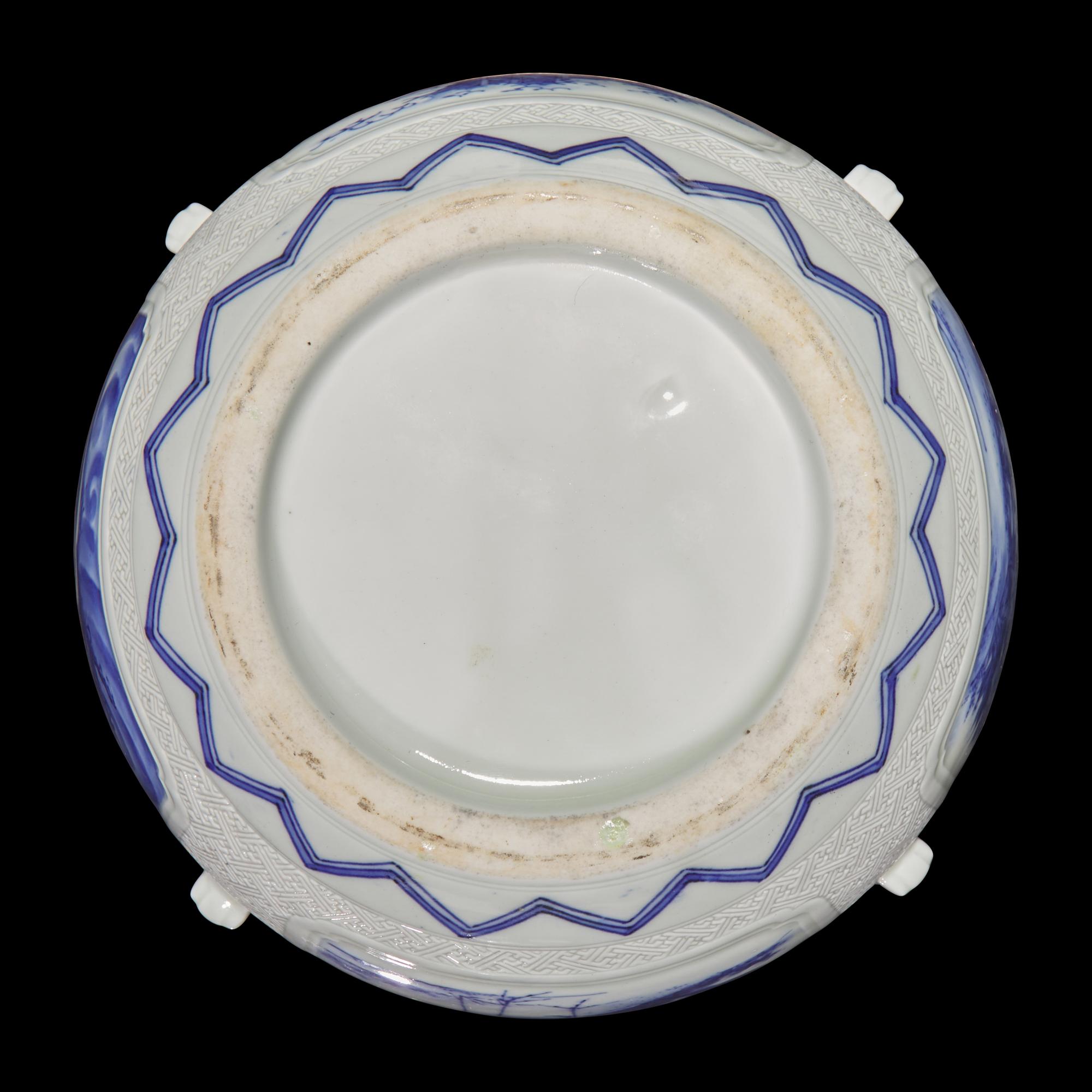 A Japanese Hirado Porcelain Globular Jar and Cover, Meiji Period 日本 明治時期 平戶燒山水瑞獸圖獅紐蓋罐