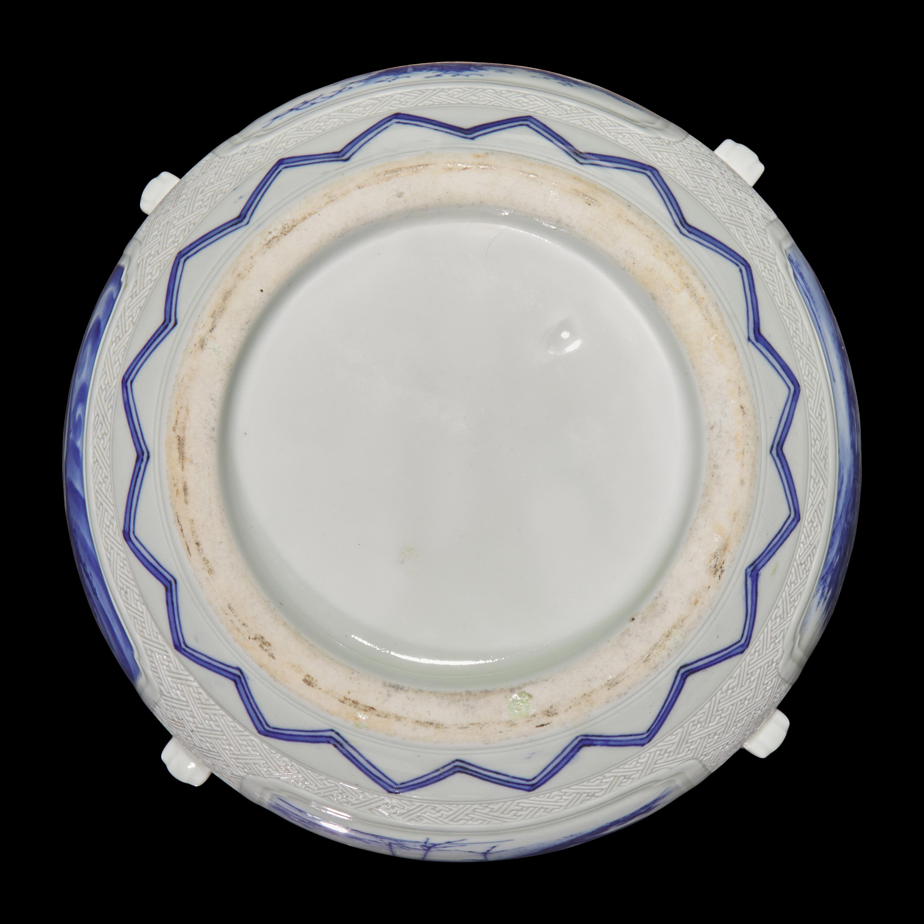 A Japanese Hirado Porcelain Globular Jar and Cover, Meiji Period 日本 明治時期 平戶燒山水瑞獸圖獅紐蓋罐