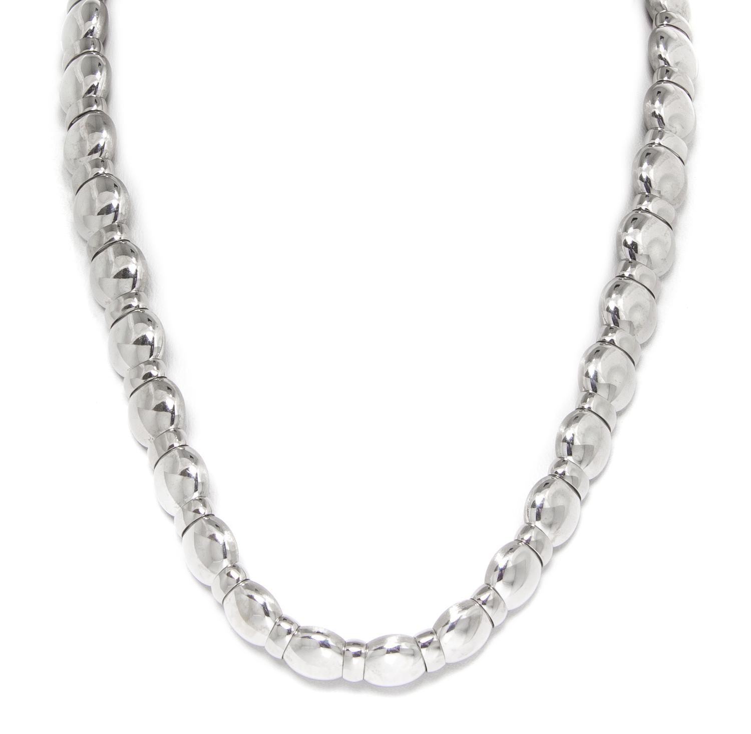 An 18 Karat White Gold Necklace, 32.10 dwts.
