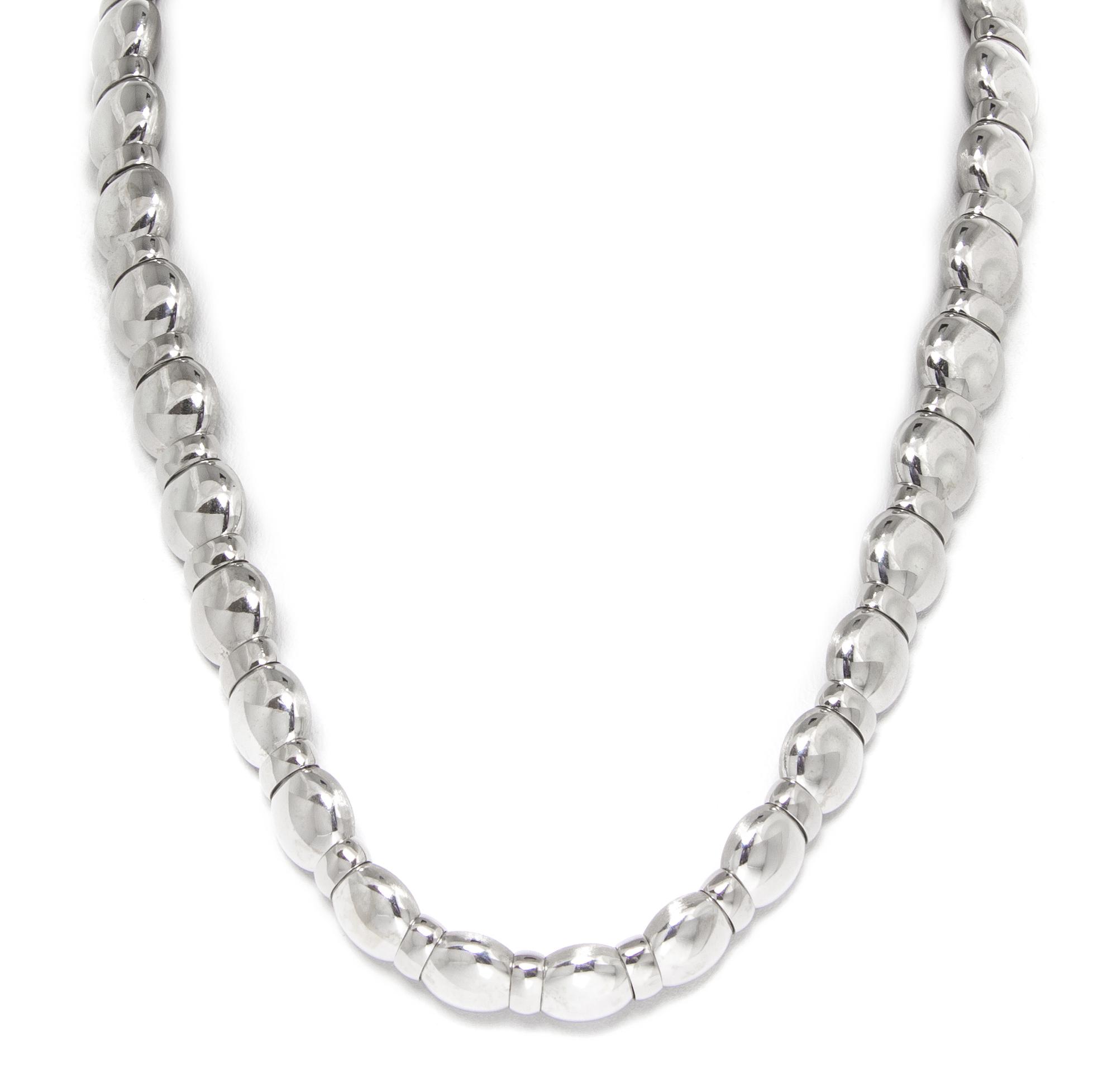 An 18 Karat White Gold Necklace, 32.10 dwts.