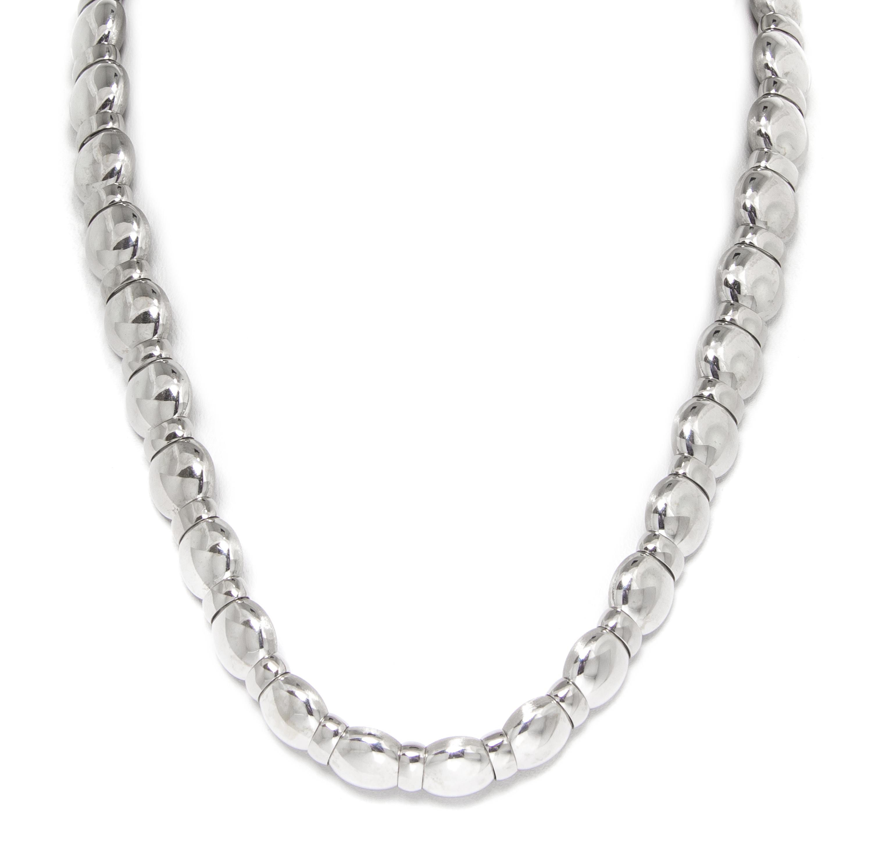 An 18 Karat White Gold Necklace, 32.10 dwts.