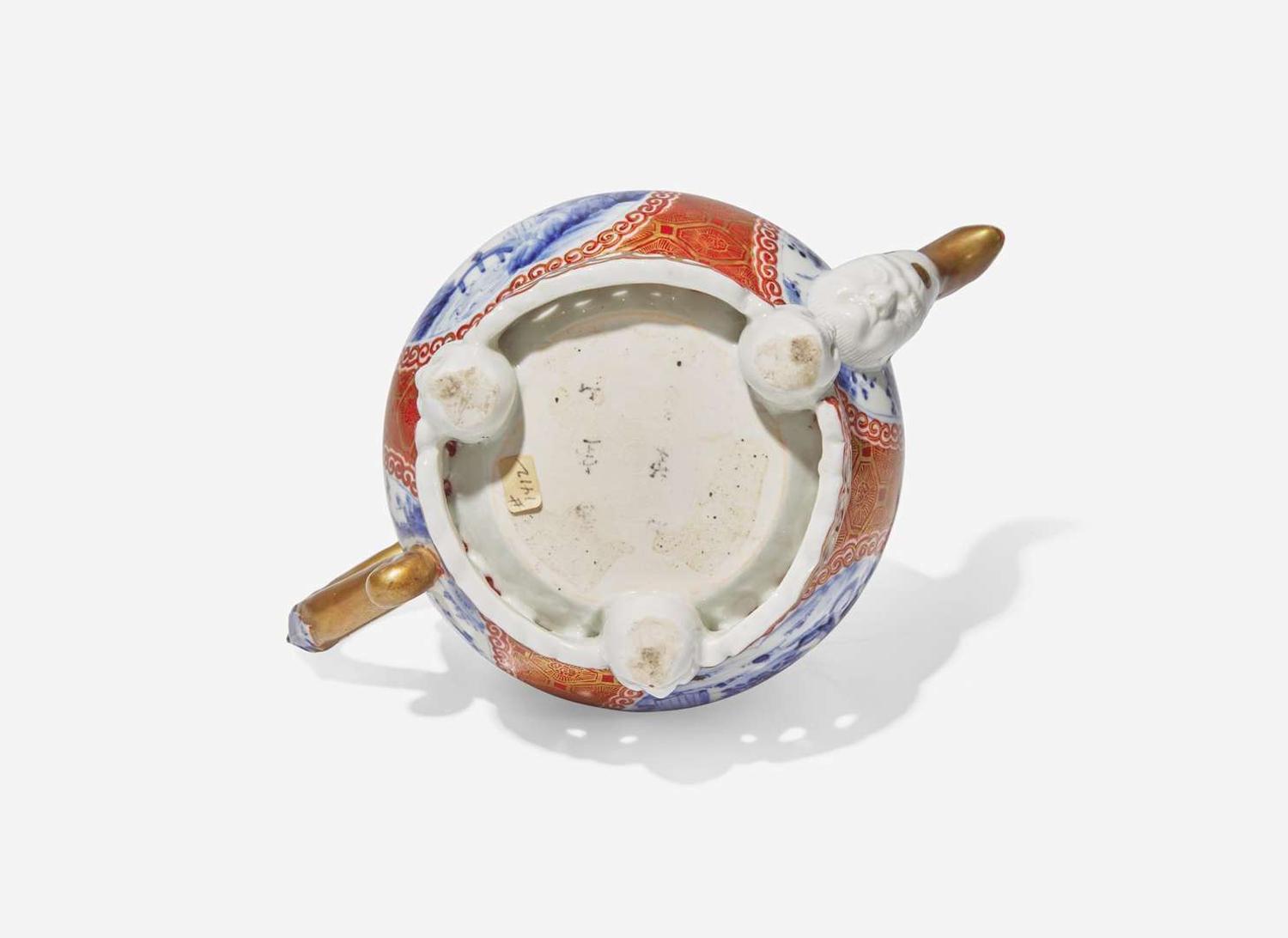 An unusual Japanese porcelain teapot, probably Hirado, Edo-Meiji period 日本茶壺一件 或平戶 江戶或明治