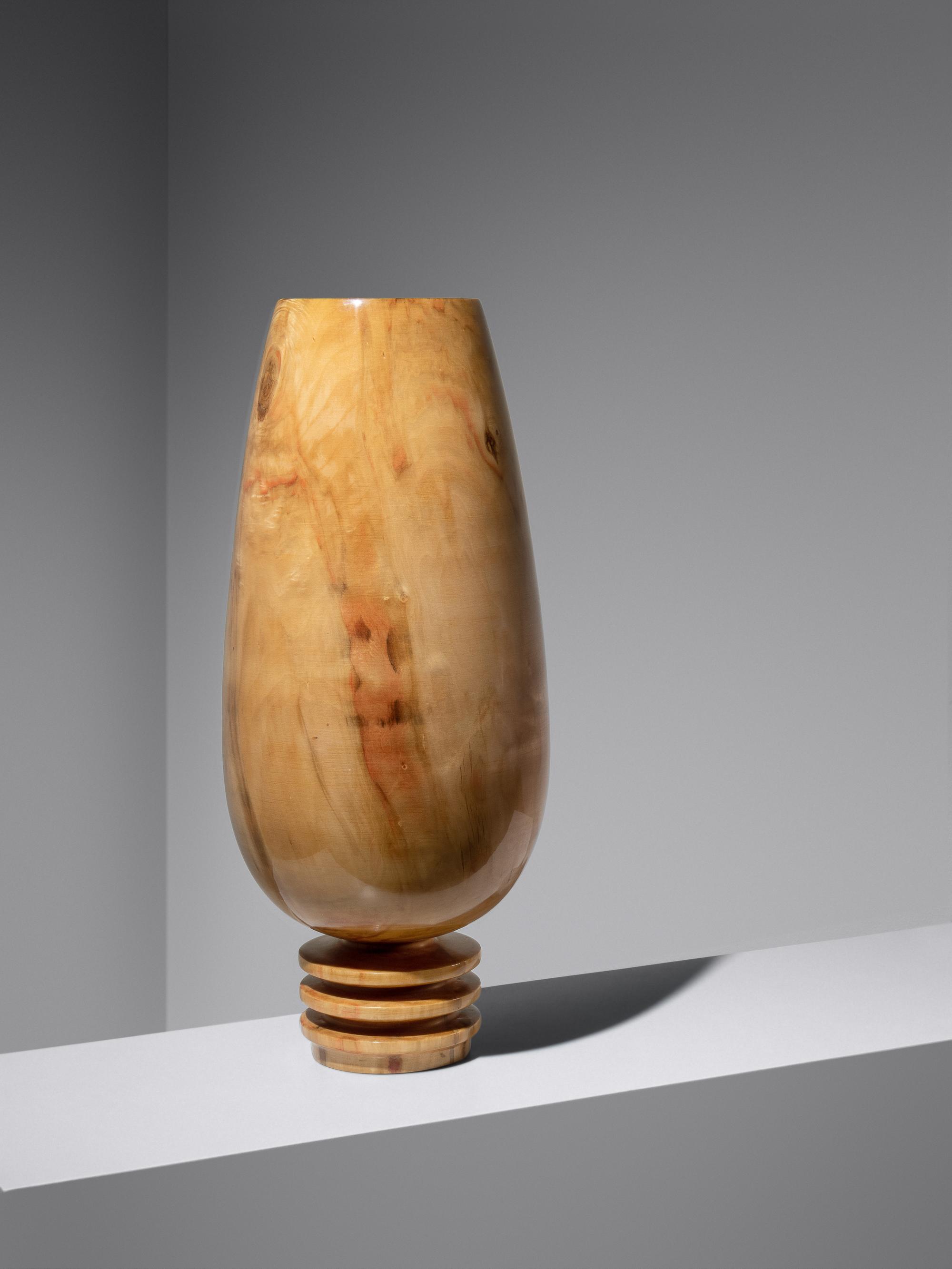 Tall Chalace Vessel