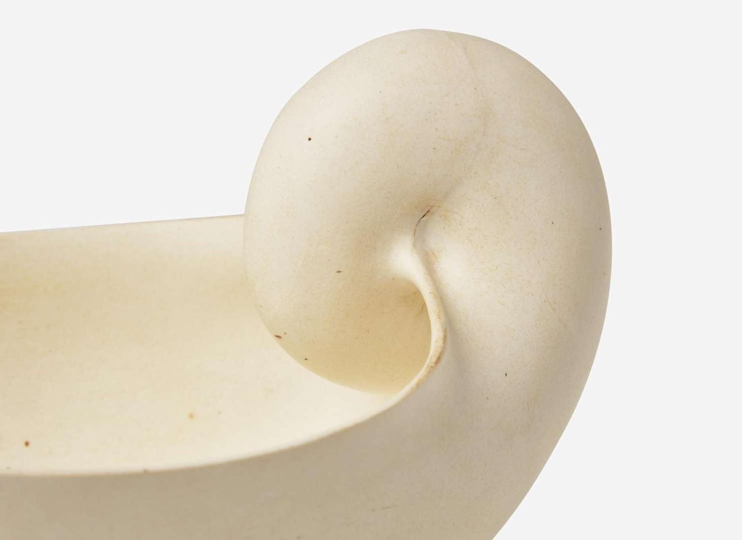 A Wedgwood White Stoneware Conchology Sauce Boat and Stand, UK, circa 1800