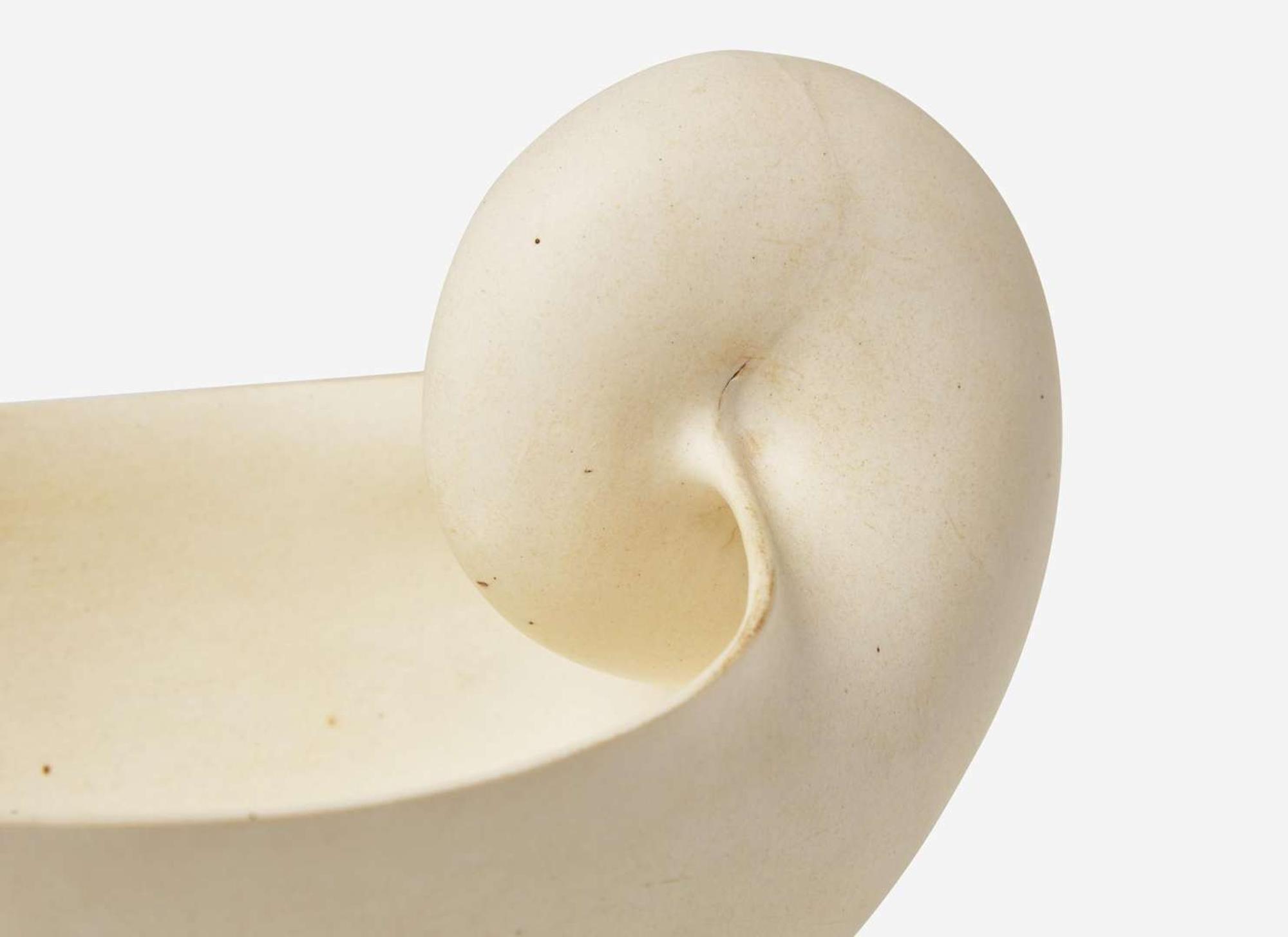 A Wedgwood White Stoneware Conchology Sauce Boat and Stand, UK, circa 1800