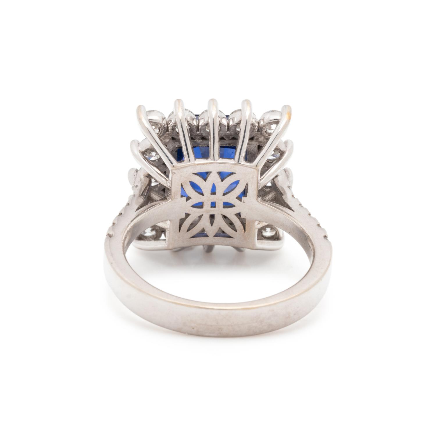 SAPPHIRE AND DIAMOND RING