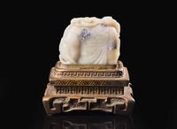 A Chinese carved white and grey jade "Elephant and Boys" group 太童子洗象玉雕