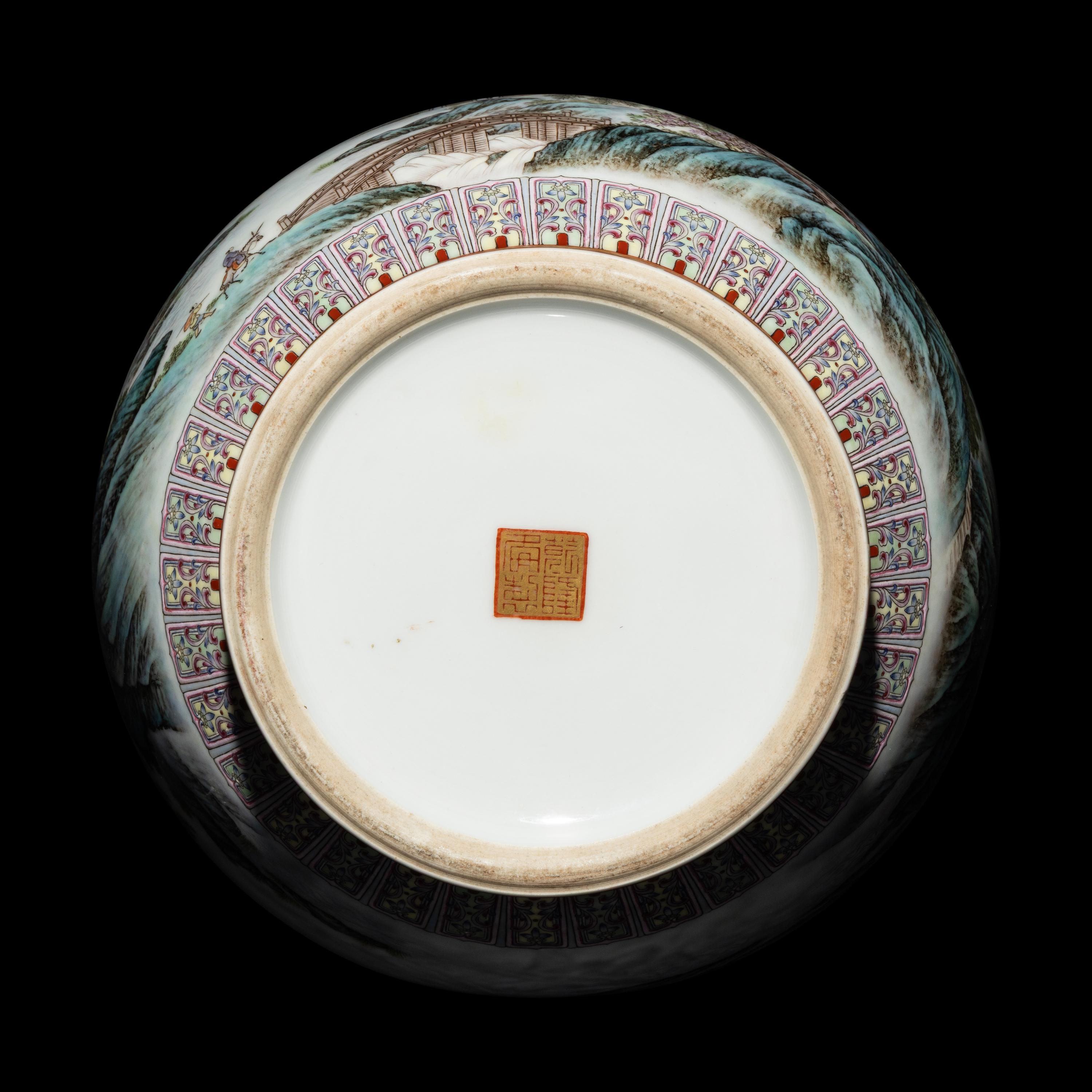 A Chinese Famille Rose Porcelain 'Landscape' Yuhuchun Vase, 20th Century — 近代 粉彩山水圖雙耳瓶