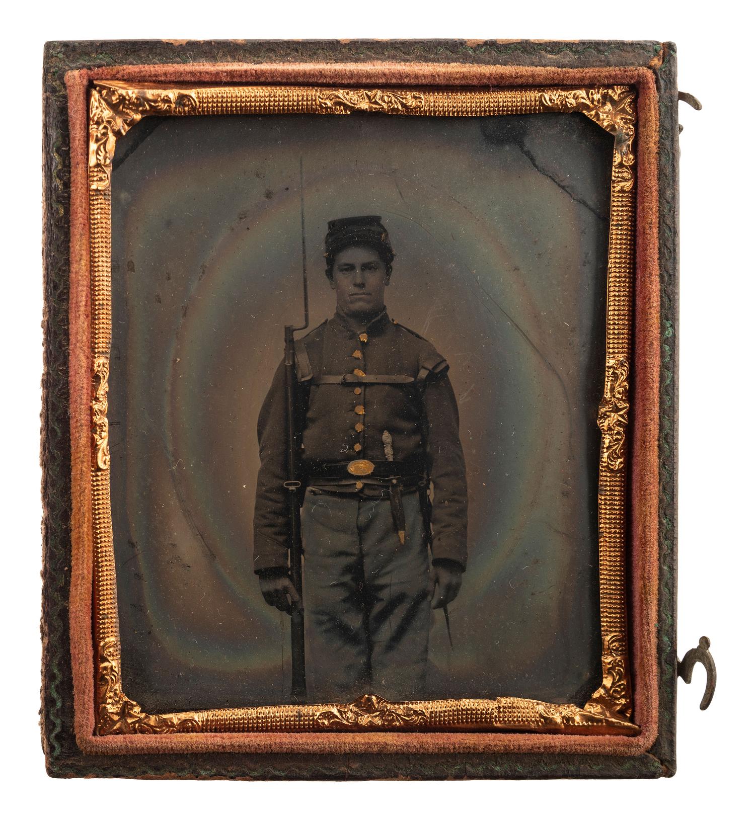 [CIVIL WAR]. Sixth plate tintype of a double-armed federal infantryman.
