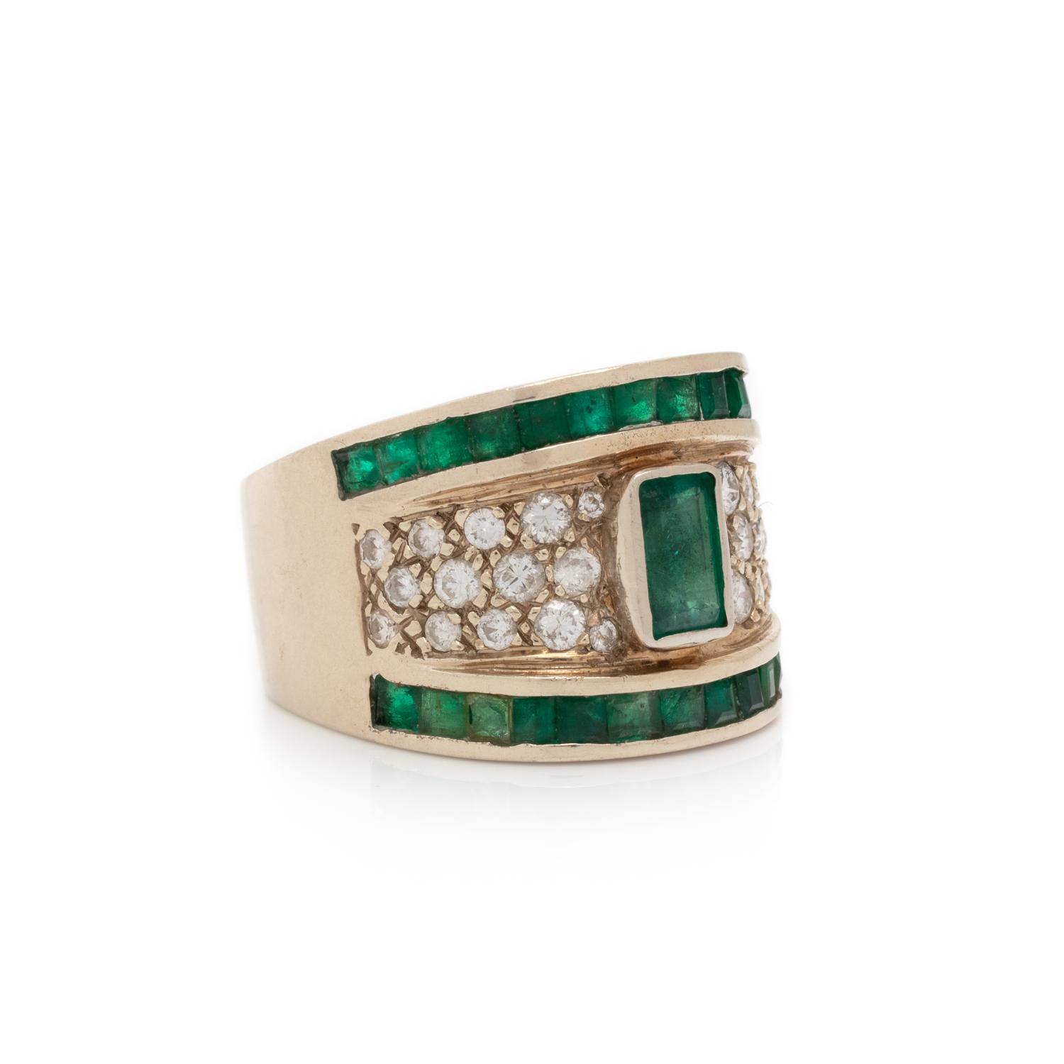 EMERALD AND DIAMOND RING