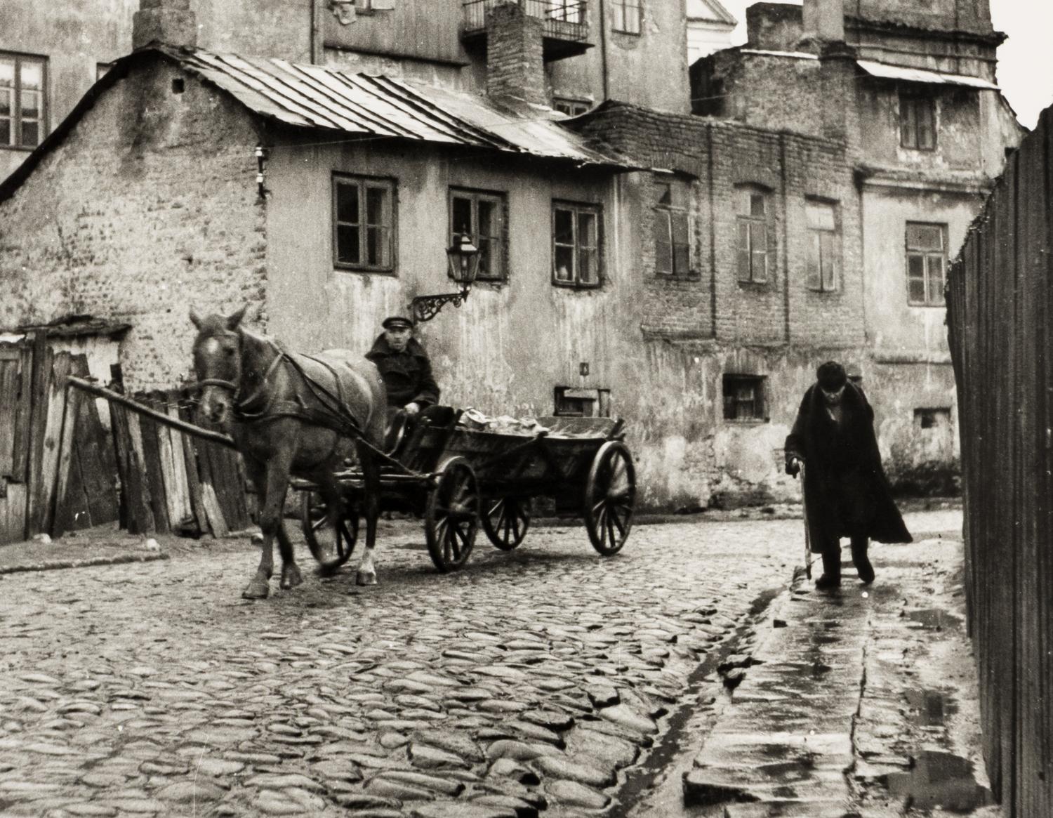 Roman Vishniac (1987-1990) Street in the Jewish Quarter of Lublin, Poland, 1935-1938