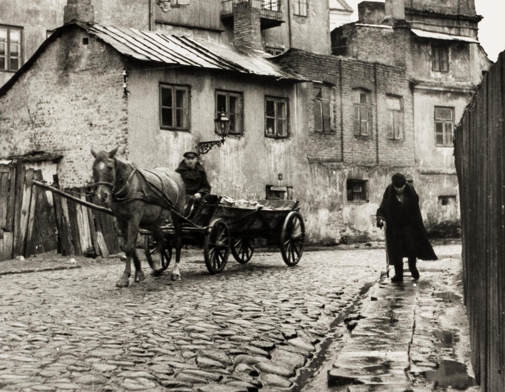 Roman Vishniac (1987-1990) Street in the Jewish Quarter of Lublin, Poland, 1935-1938