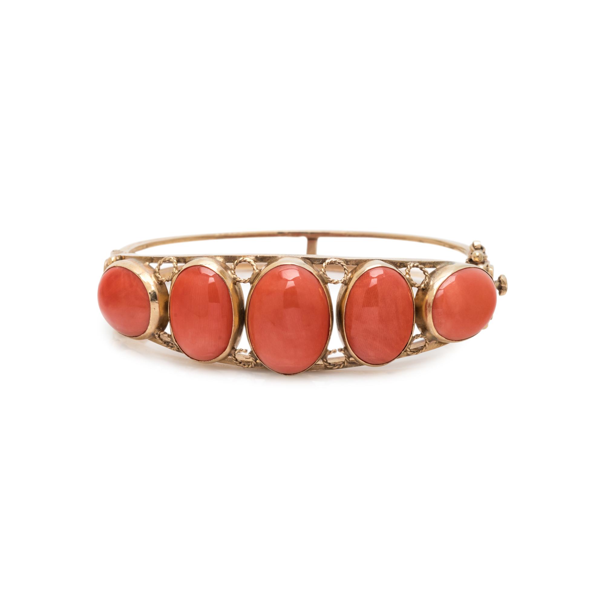 YELLOW GOLD AND CORAL BANGLE BRACELET