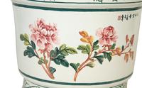 A Chinese Export Porcelain Jardinière