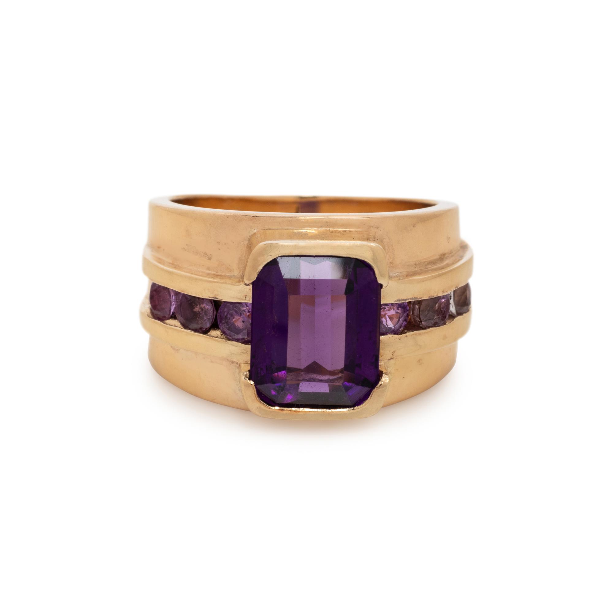 YELLOW GOLD AND AMETHYST RING
