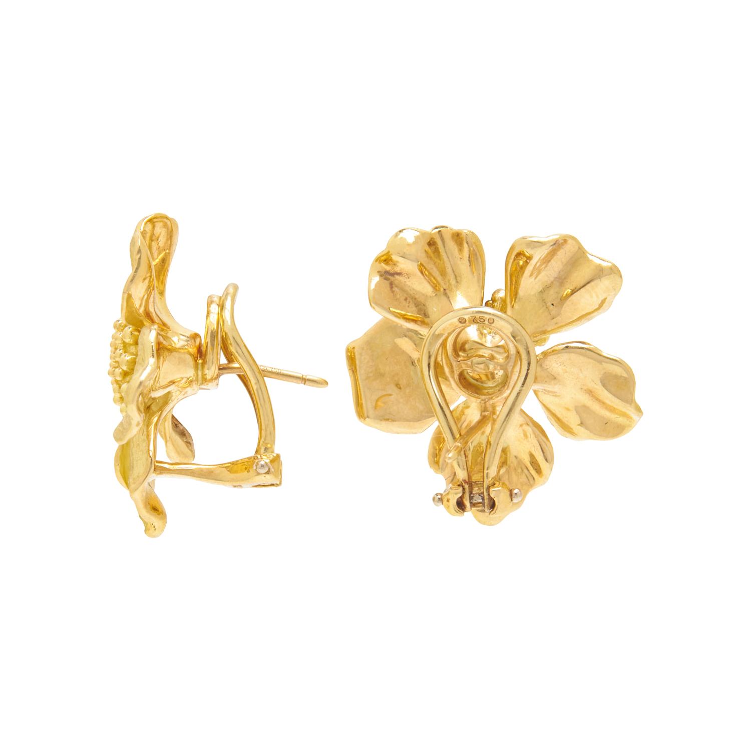 TIFFANY & CO., YELLOW GOLD 'DOGWOOD' CLIP EARRINGS