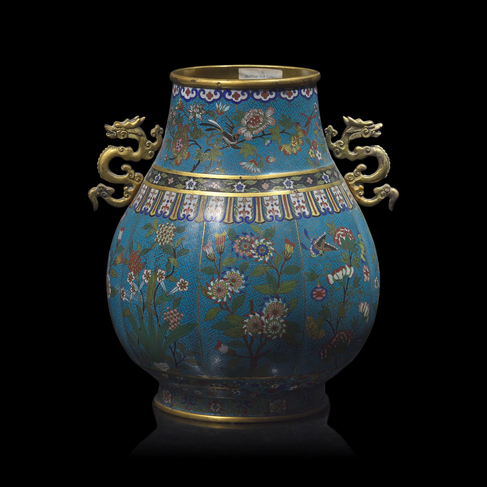 A Chinese Cloisonn é Hu- Form Vase, 19th/20th Century 晚清民國 掐絲琺瑯花卉紋雙龍耳壺