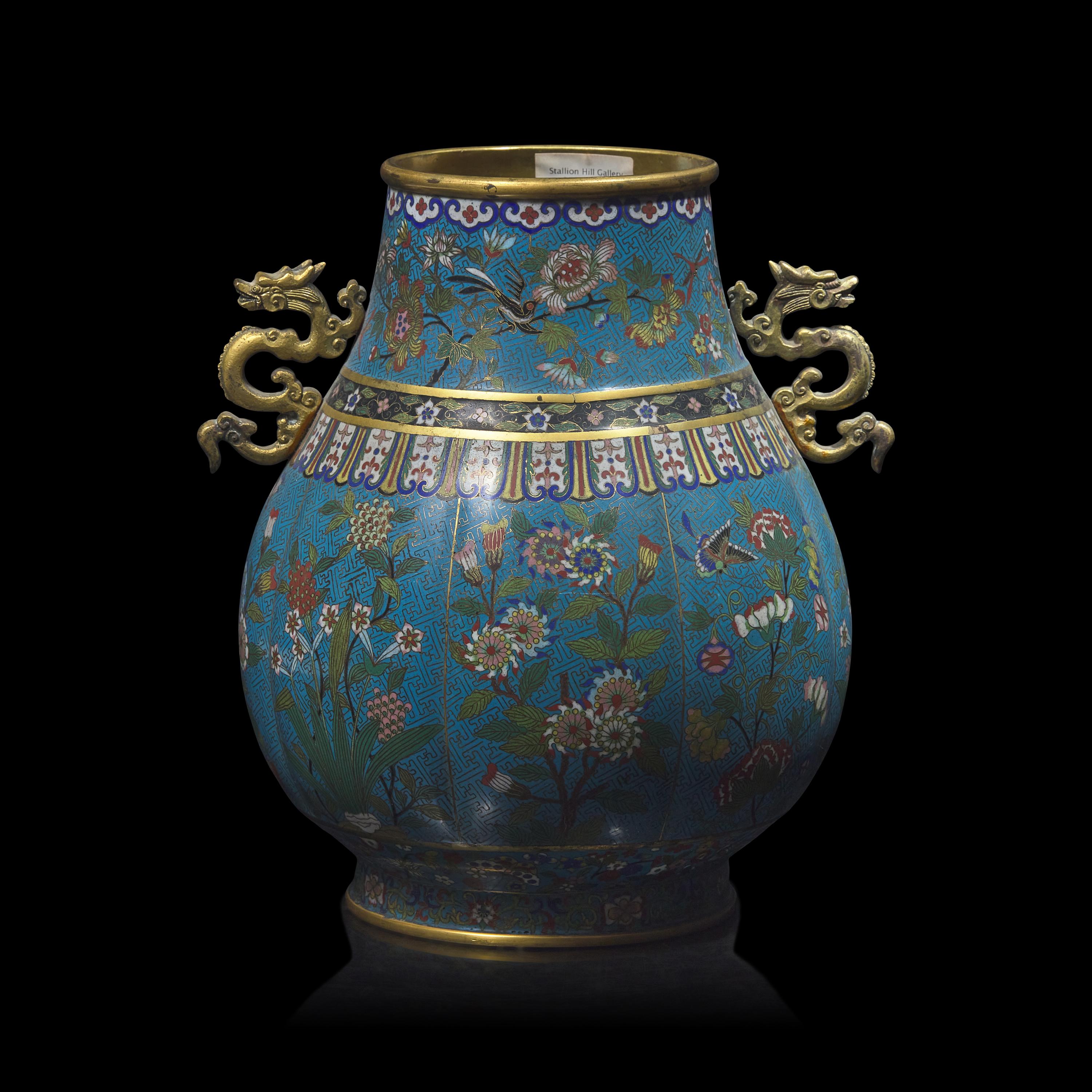 A Chinese Cloisonn é Hu- Form Vase, 19th/20th Century 晚清民國 掐絲琺瑯花卉紋雙龍耳壺