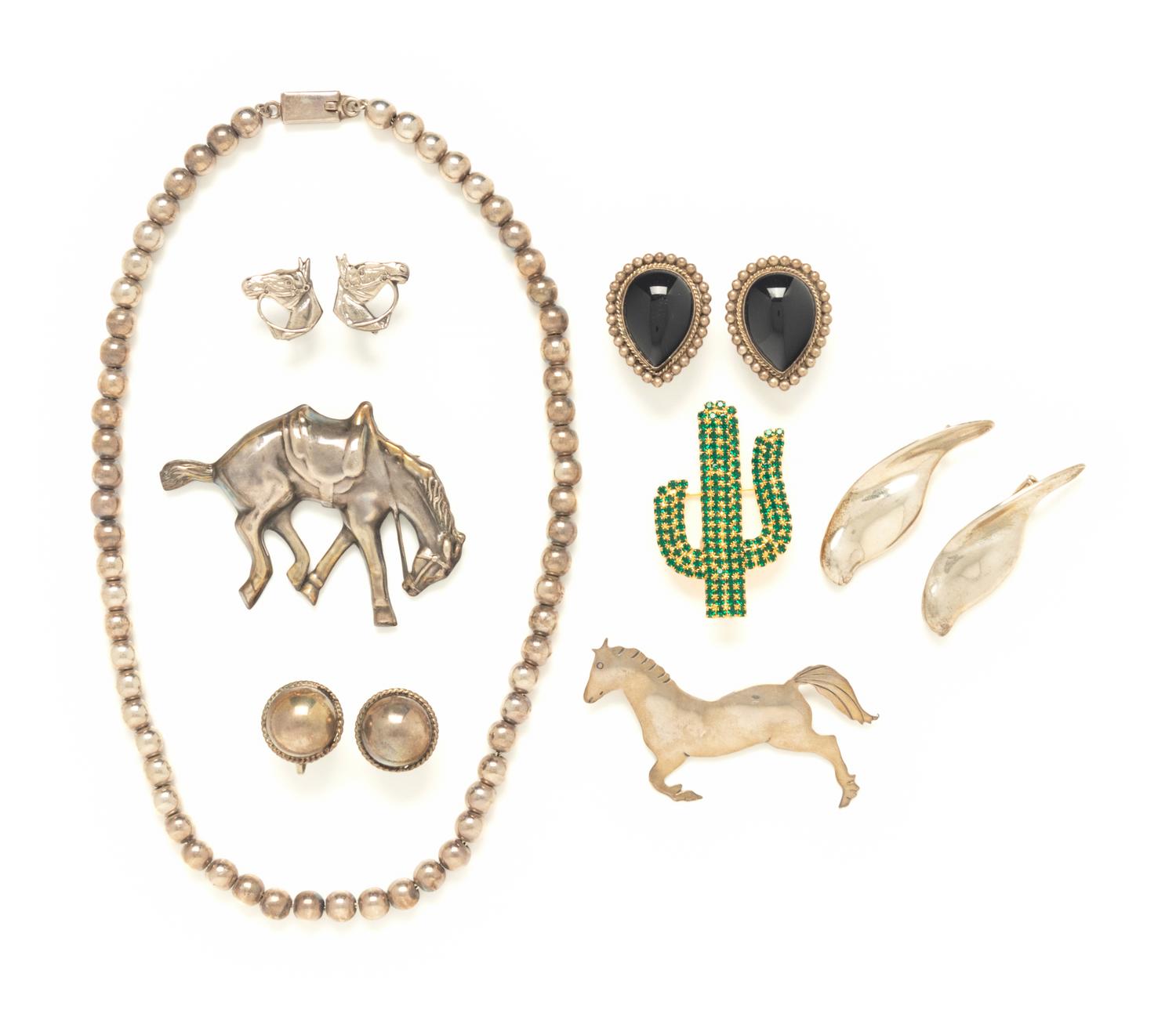 EIGHT PIECES OF SILVER AND WESTERN THEMED JEWELRY