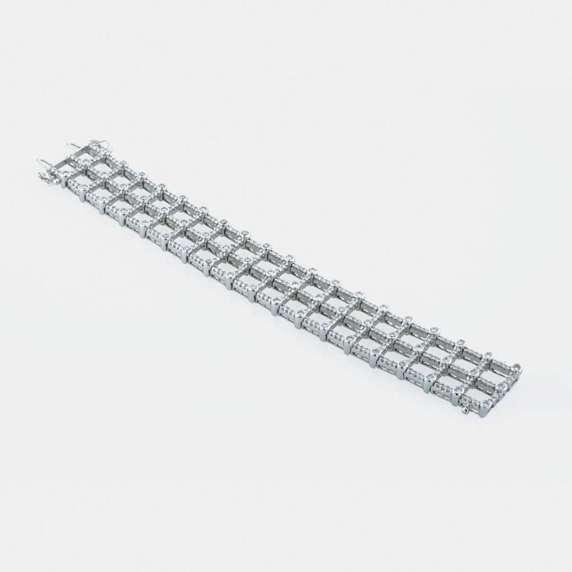 An 18K white gold and diamond bracelet