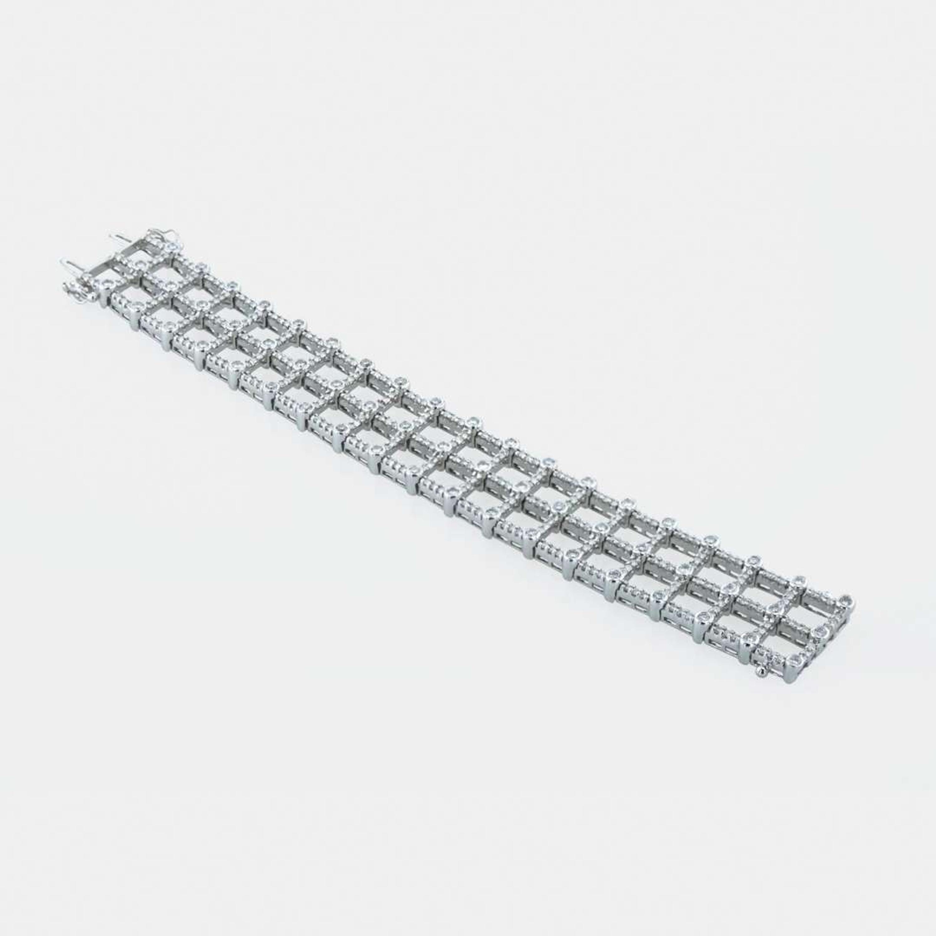 An 18K white gold and diamond bracelet