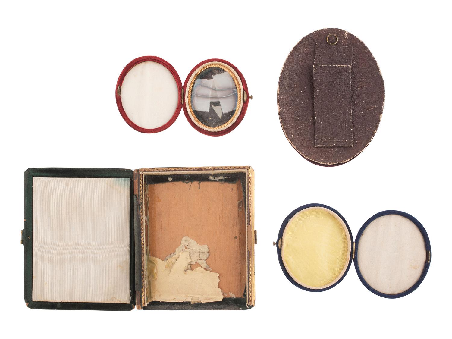 [EARLY PHOTOGRAPHY]. 21 assorted velvet image cases.