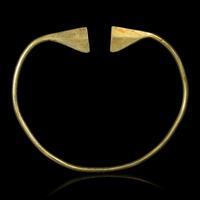 A Chinese Gold Jue- Form Ornament, Possibly Late Shang-Western Zhou 或爲晚商-西周期 玦形金飾