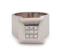 WHITE GOLD AND DIAMOND RING