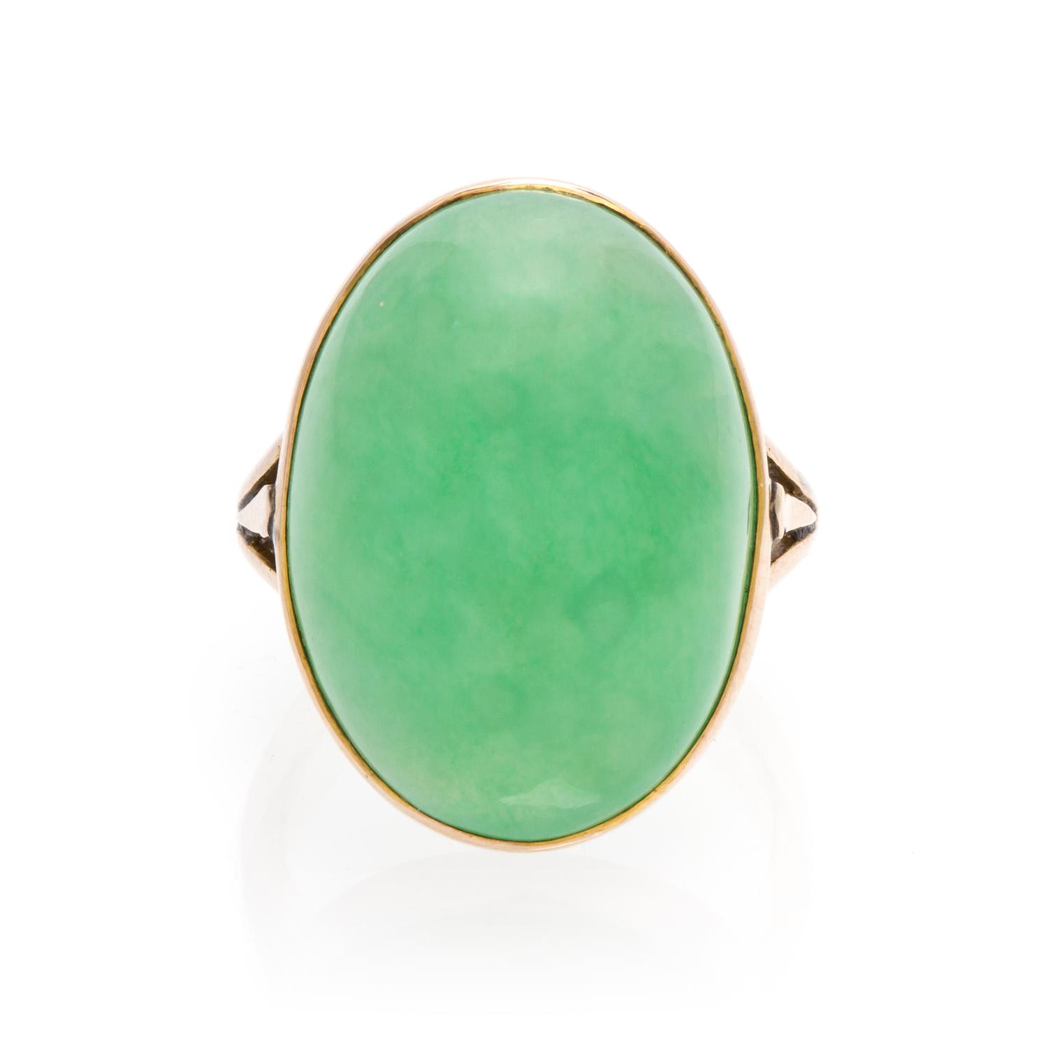A Vintage Yellow Gold and Jade Ring, 5.80 dwts.