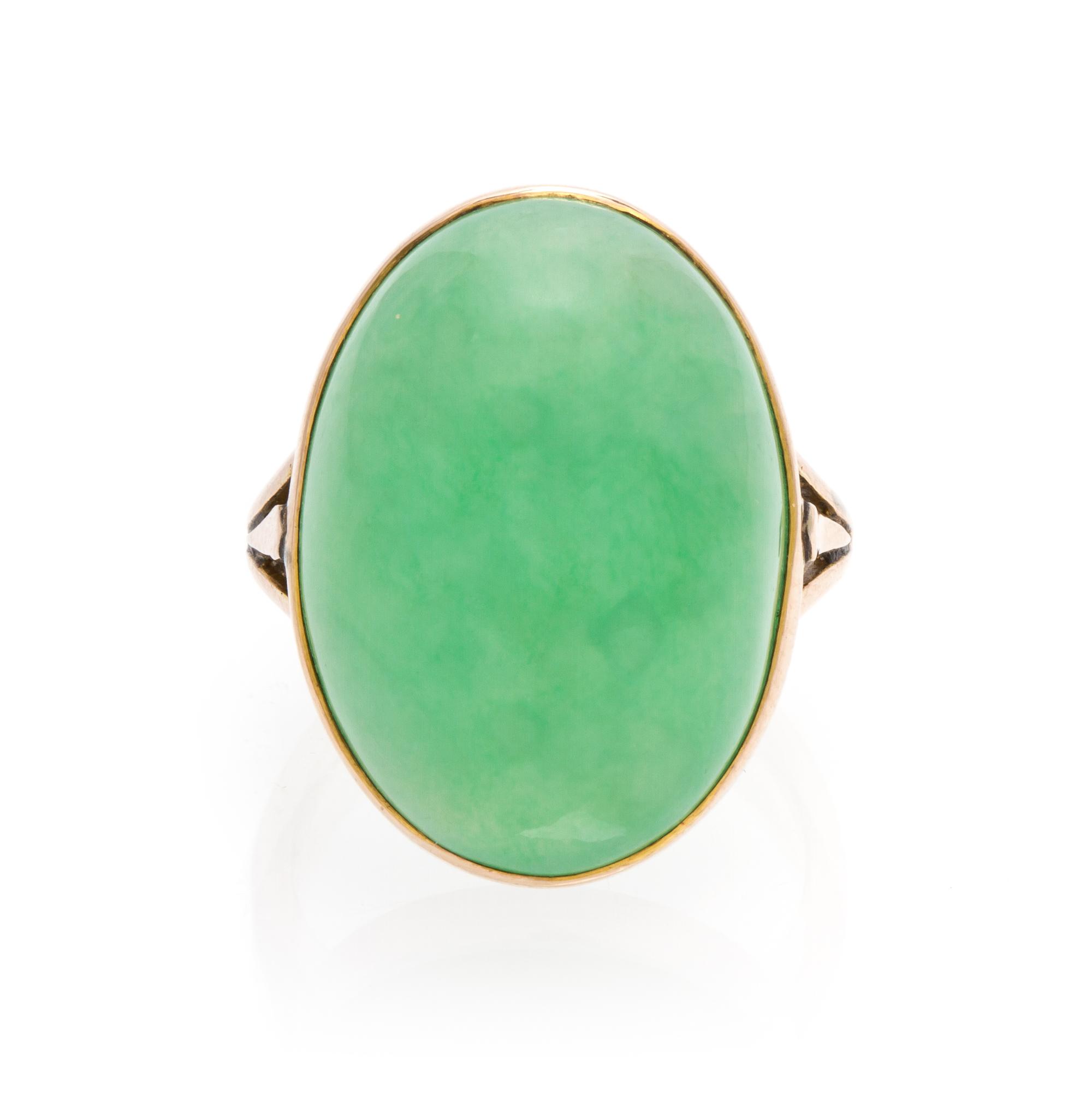 A Vintage Yellow Gold and Jade Ring, 5.80 dwts.