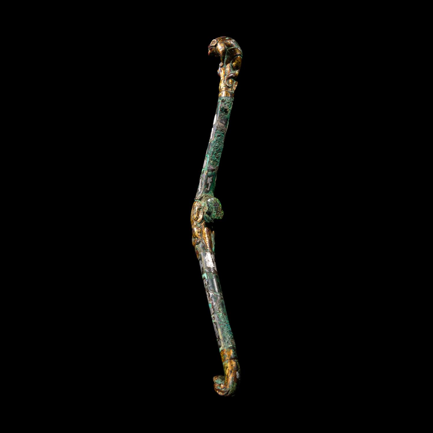 A Chinese Gilt, Silvered and Turquoise Inlaid Bronze Belt Hook, Warring States Period 戰國 銅 鎏金錯銀嵌松石雙獸首帶鉤