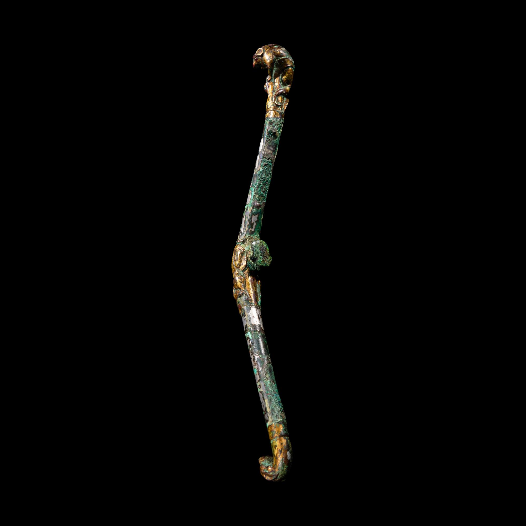 A Chinese Gilt, Silvered and Turquoise Inlaid Bronze Belt Hook, Warring States Period 戰國 銅 鎏金錯銀嵌松石雙獸首帶鉤