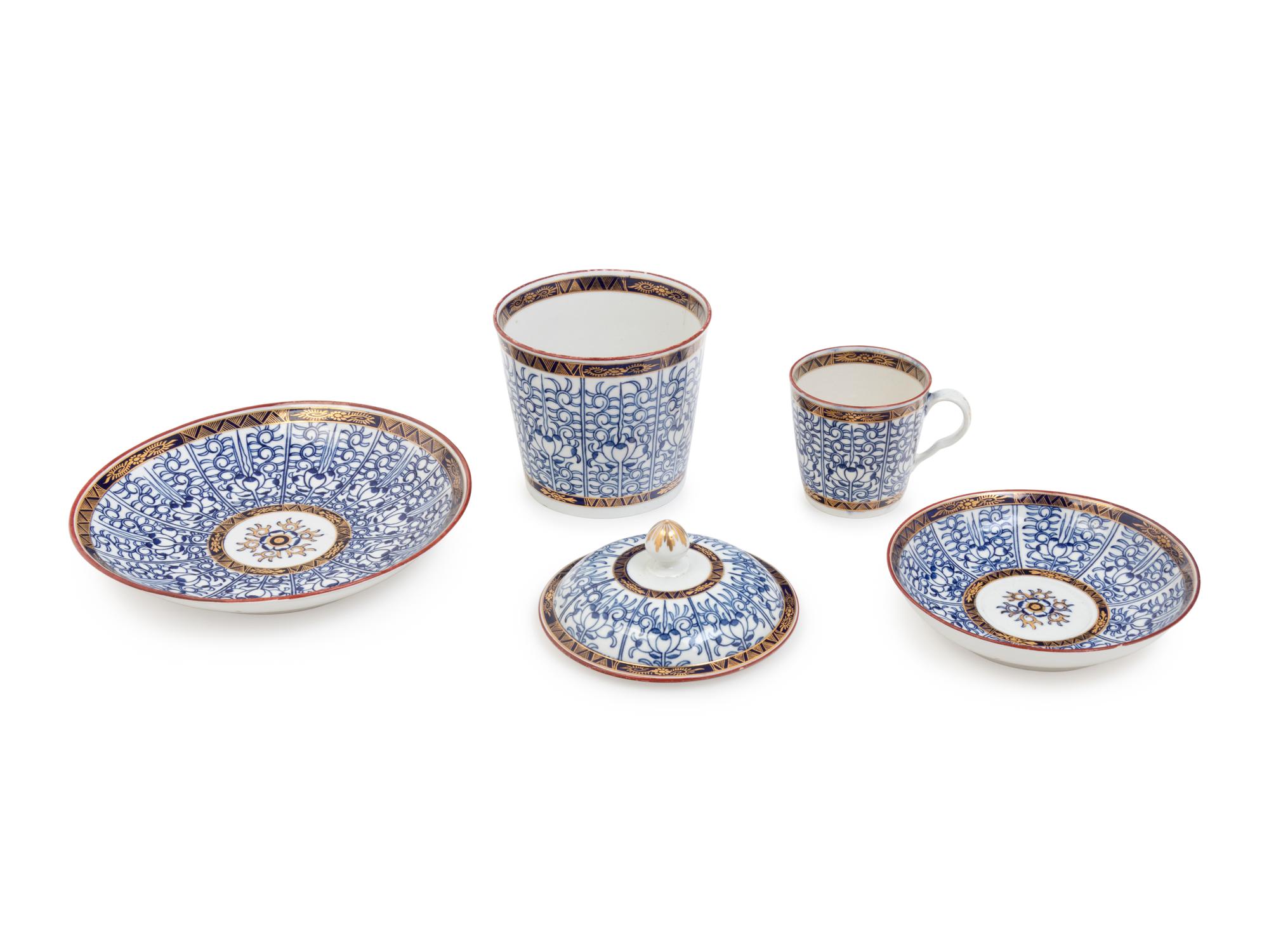 A Group of Three Dr. Wall-Era Royal Worcester Porcelain Tea Articles