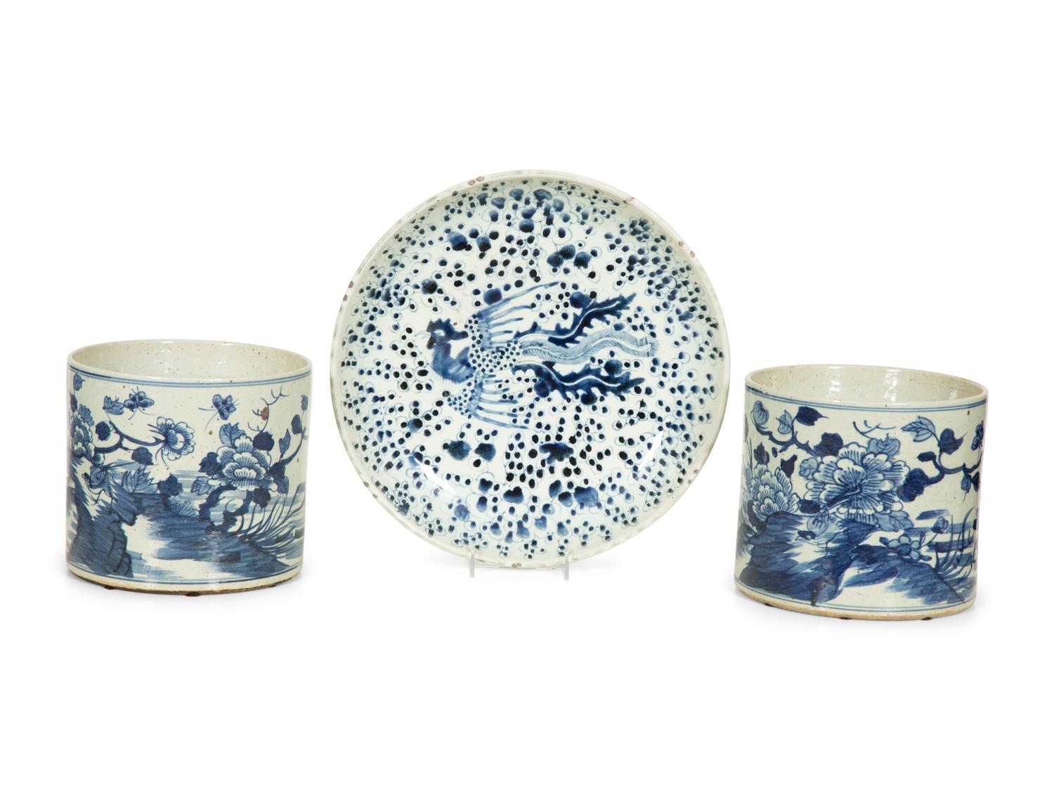 A Chinese Export Porcelain Brush Pot and Charger