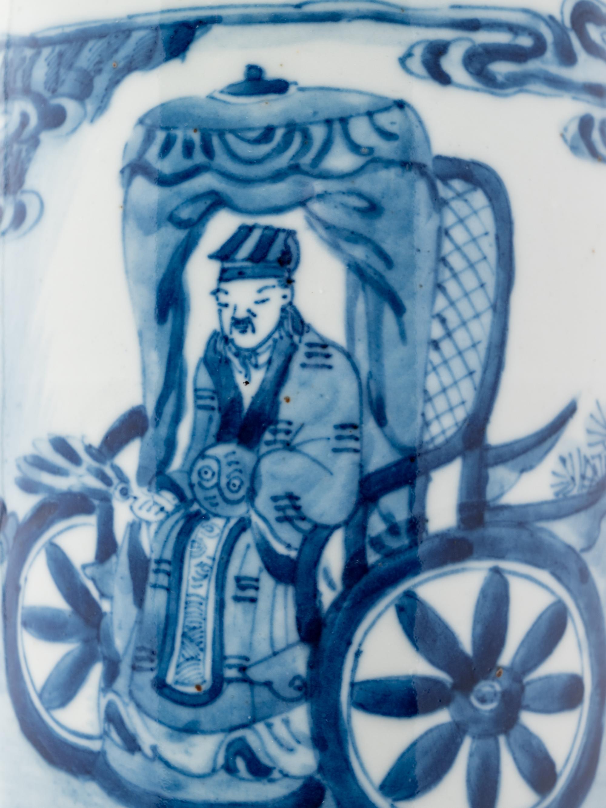 A Chinese Blue and White Porcelain Rouleau Vase